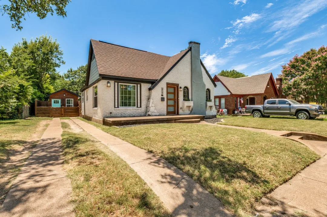Single Family Residence For Rent in Dallas County , 2744 Catherine Street, Dallas, Texas 75211, 3 Bedroom, 3 Bathroom, Garage spaces, 1,565 Sqft, built in 1927, mls#21387454, Real Estate Agent in Dallas, Homes For Rent in Dallas county, Homes For Rent in Dallas, Realtor in Dallas Texas, Real Estate Brokerage Independent Realty Texas, Luminita Cordes Realtor