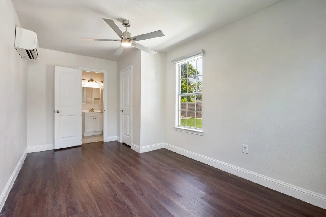 Single Family Residence For Rent in Dallas County , 2744 Catherine Street, Dallas, Texas 75211, 3 Bedroom, 3 Bathroom, Garage spaces, 1,565 Sqft, built in 1927, mls#21387454, Real Estate Agent in Dallas, Homes For Rent in Dallas county, Homes For Rent in Dallas, Realtor in Dallas Texas, Real Estate Brokerage Independent Realty Texas, Luminita Cordes Realtor