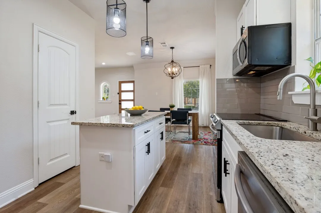 Single Family Residence For Rent in Dallas County , 2744 Catherine Street, Dallas, Texas 75211, 3 Bedroom, 3 Bathroom, Garage spaces, 1,565 Sqft, built in 1927, mls#21387454, Real Estate Agent in Dallas, Homes For Rent in Dallas county, Homes For Rent in Dallas, Realtor in Dallas Texas, Real Estate Brokerage Independent Realty Texas, Luminita Cordes Realtor