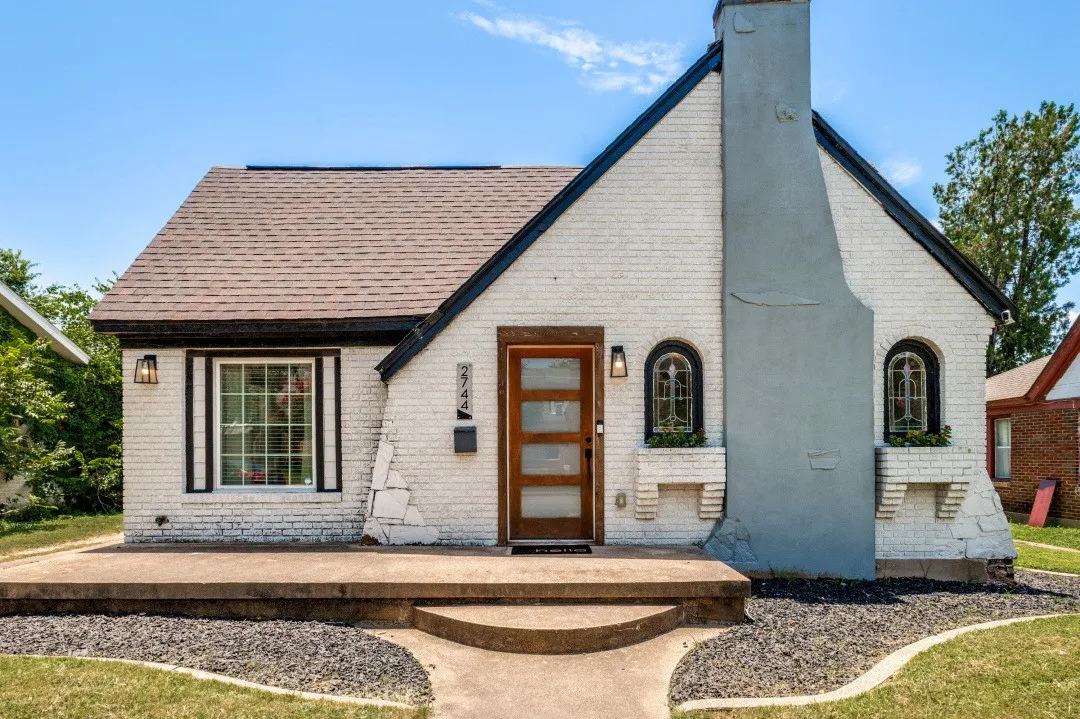 Single Family Residence For Rent in Dallas County , 2744 Catherine Street, Dallas, Texas 75211, 3 Bedroom, 3 Bathroom, Garage spaces, 1,565 Sqft, built in 1927, mls#21387454, Real Estate Agent in Dallas, Homes For Rent in Dallas county, Homes For Rent in Dallas, Realtor in Dallas Texas, Real Estate Brokerage Independent Realty Texas, Luminita Cordes Realtor