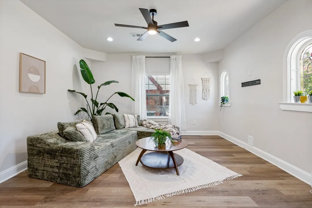 Single Family Residence For Rent in Dallas County , 2744 Catherine Street, Dallas, Texas 75211, 3 Bedroom, 3 Bathroom, Garage spaces, 1,565 Sqft, built in 1927, mls#21387454, Real Estate Agent in Dallas, Homes For Rent in Dallas county, Homes For Rent in Dallas, Realtor in Dallas Texas, Real Estate Brokerage Independent Realty Texas, Luminita Cordes Realtor