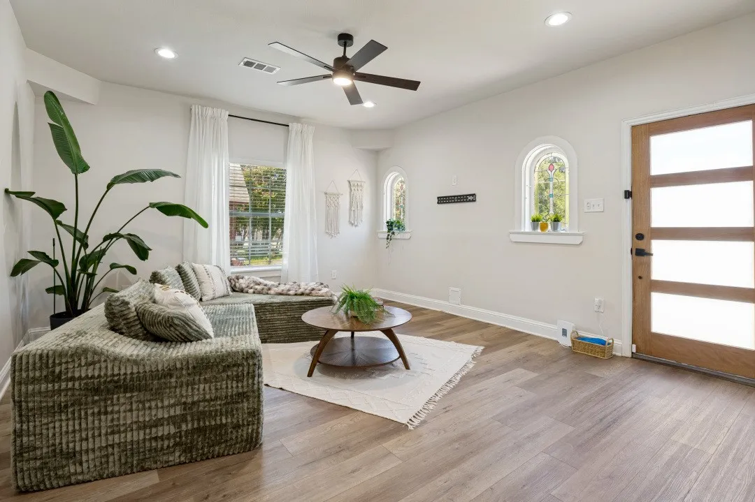 Single Family Residence For Rent in Dallas County , 2744 Catherine Street, Dallas, Texas 75211, 3 Bedroom, 3 Bathroom, Garage spaces, 1,565 Sqft, built in 1927, mls#21387454, Real Estate Agent in Dallas, Homes For Rent in Dallas county, Homes For Rent in Dallas, Realtor in Dallas Texas, Real Estate Brokerage Independent Realty Texas, Luminita Cordes Realtor