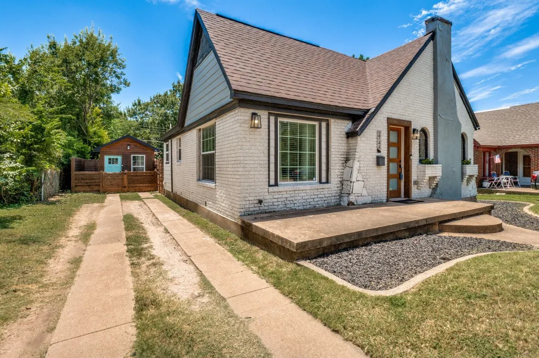 Single Family Residence For Rent in Dallas County , 2744 Catherine Street, Dallas, Texas 75211, 3 Bedroom, 3 Bathroom, Garage spaces, 1,565 Sqft, built in 1927, mls#21387454, Real Estate Agent in Dallas, Homes For Rent in Dallas county, Homes For Rent in Dallas, Realtor in Dallas Texas, Real Estate Brokerage Independent Realty Texas, Luminita Cordes Realtor