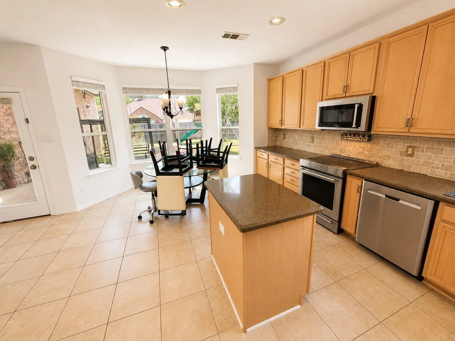 Single Family Residence For Rent in Collin County , 1818 Lake Texoma Circle, Allen, Texas 75002, 5 Bedroom, 4 Bathroom, 2 Garage spaces, 3,023 Sqft, built in 2002, mls#21388920, Real Estate Agent in Allen, Homes For Rent in Collin county, Homes For Rent in Allen, Realtor in Allen Texas, Real Estate Brokerage Independent Realty Texas, Luminita Cordes Realtor