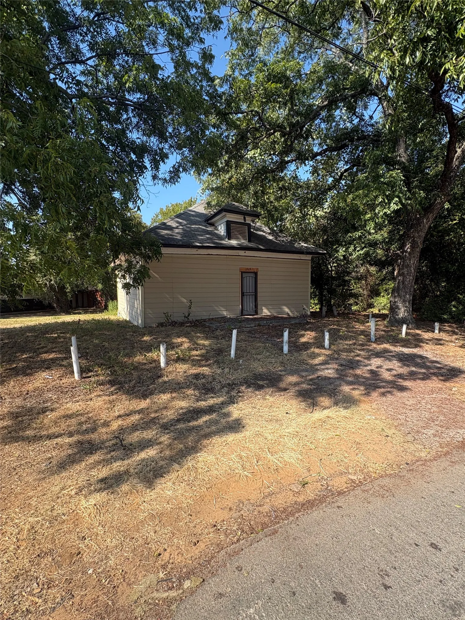 Single Family Residence For Sale in Dallas County , 3519 Parnell Street, Dallas, Texas 75215, 3 Bedroom, 1 Bathroom, Garage spaces, 1,372 Sqft, built in 1910, mls#21390266, Real Estate Agent in Dallas, Homes For Sale in Dallas county, Homes For Sale in Dallas, Realtor in Dallas Texas, Real Estate Brokerage Independent Realty Texas, Luminita Cordes Realtor