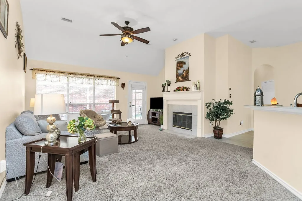 Single Family Residence For Sale in Collin County , 8433 Pipe Stone Drive, Plano, Texas 75025, 3 Bedroom, 2 Bathroom, 2 Garage spaces, 1,719 Sqft, built in 1997, mls#21390226, Real Estate Agent in Plano, Homes For Sale in Collin county, Homes For Sale in Plano, Realtor in Plano Texas, Real Estate Brokerage Independent Realty Texas, Luminita Cordes Realtor