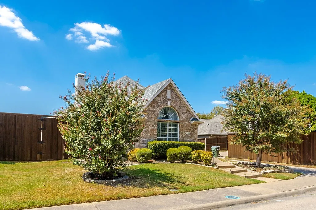 Single Family Residence For Sale in Collin County , 8433 Pipe Stone Drive, Plano, Texas 75025, 3 Bedroom, 2 Bathroom, 2 Garage spaces, 1,719 Sqft, built in 1997, mls#21390226, Real Estate Agent in Plano, Homes For Sale in Collin county, Homes For Sale in Plano, Realtor in Plano Texas, Real Estate Brokerage Independent Realty Texas, Luminita Cordes Realtor