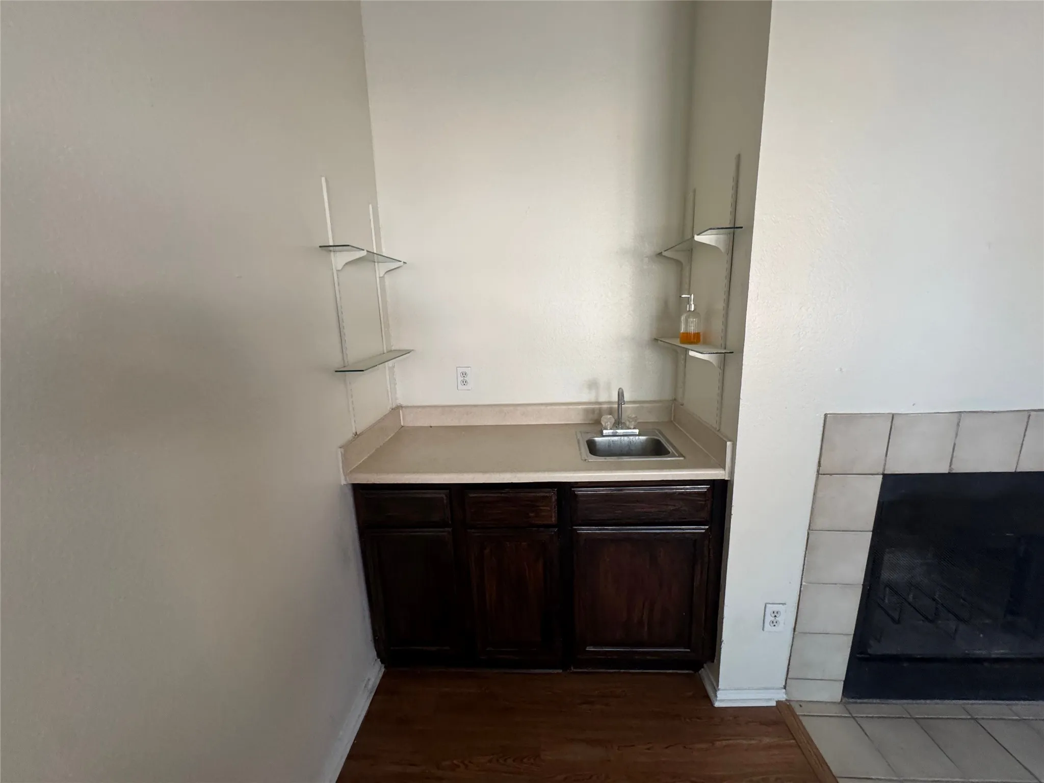 Townhouse For Rent in Dallas County , 702 Bel Aire, Irving, Texas 75061, 2 Bedroom, 3 Bathroom, 2 Garage spaces, 1,544 Sqft, built in 1985, mls#21390271, Real Estate Agent in Irving, Homes For Rent in Dallas county, Homes For Rent in Irving, Realtor in Irving Texas, Real Estate Brokerage Independent Realty Texas, Luminita Cordes Realtor