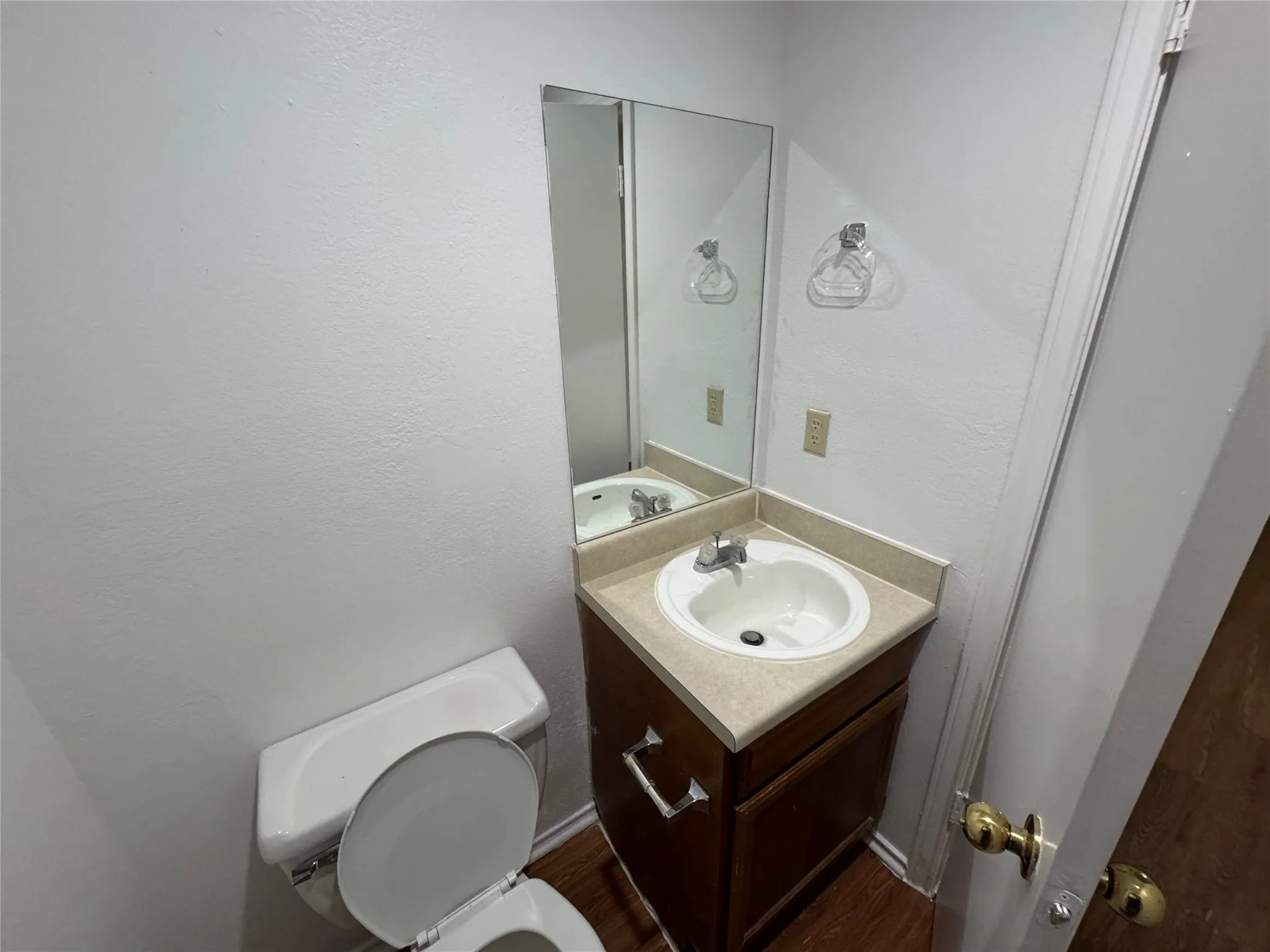 Townhouse For Rent in Dallas County , 702 Bel Aire, Irving, Texas 75061, 2 Bedroom, 3 Bathroom, 2 Garage spaces, 1,544 Sqft, built in 1985, mls#21390271, Real Estate Agent in Irving, Homes For Rent in Dallas county, Homes For Rent in Irving, Realtor in Irving Texas, Real Estate Brokerage Independent Realty Texas, Luminita Cordes Realtor