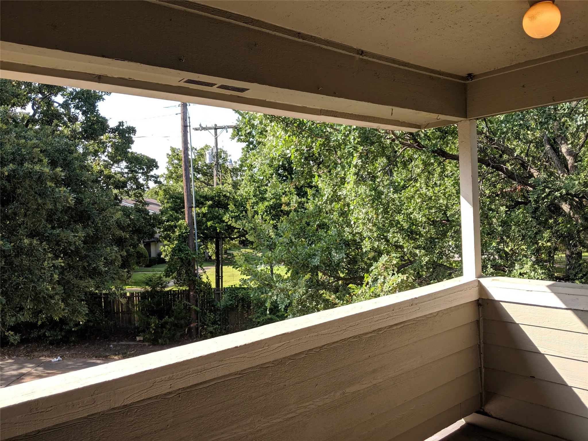 Townhouse For Rent in Dallas County , 702 Bel Aire, Irving, Texas 75061, 2 Bedroom, 3 Bathroom, 2 Garage spaces, 1,544 Sqft, built in 1985, mls#21390271, Real Estate Agent in Irving, Homes For Rent in Dallas county, Homes For Rent in Irving, Realtor in Irving Texas, Real Estate Brokerage Independent Realty Texas, Luminita Cordes Realtor