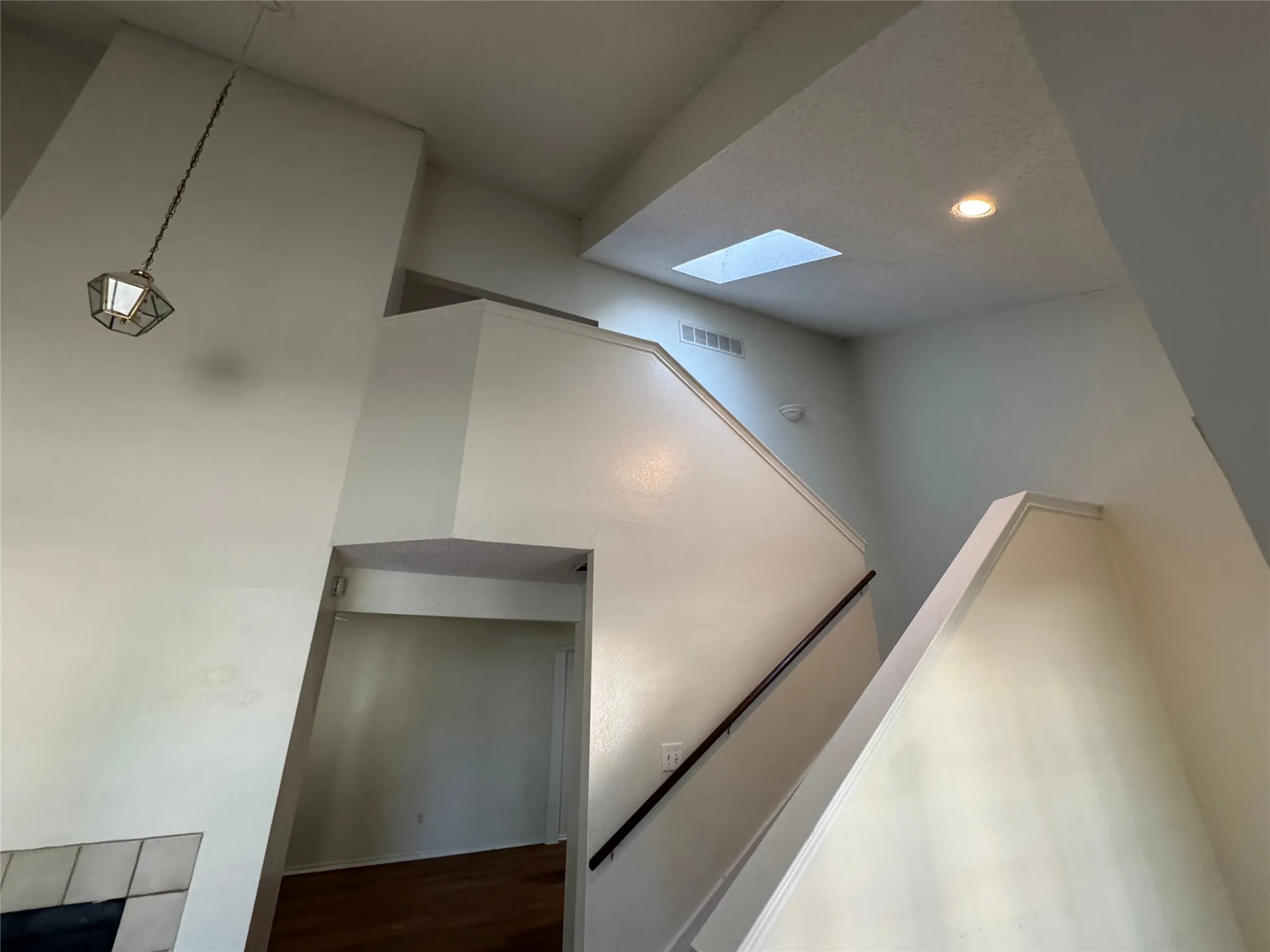 Townhouse For Rent in Dallas County , 702 Bel Aire, Irving, Texas 75061, 2 Bedroom, 3 Bathroom, 2 Garage spaces, 1,544 Sqft, built in 1985, mls#21390271, Real Estate Agent in Irving, Homes For Rent in Dallas county, Homes For Rent in Irving, Realtor in Irving Texas, Real Estate Brokerage Independent Realty Texas, Luminita Cordes Realtor