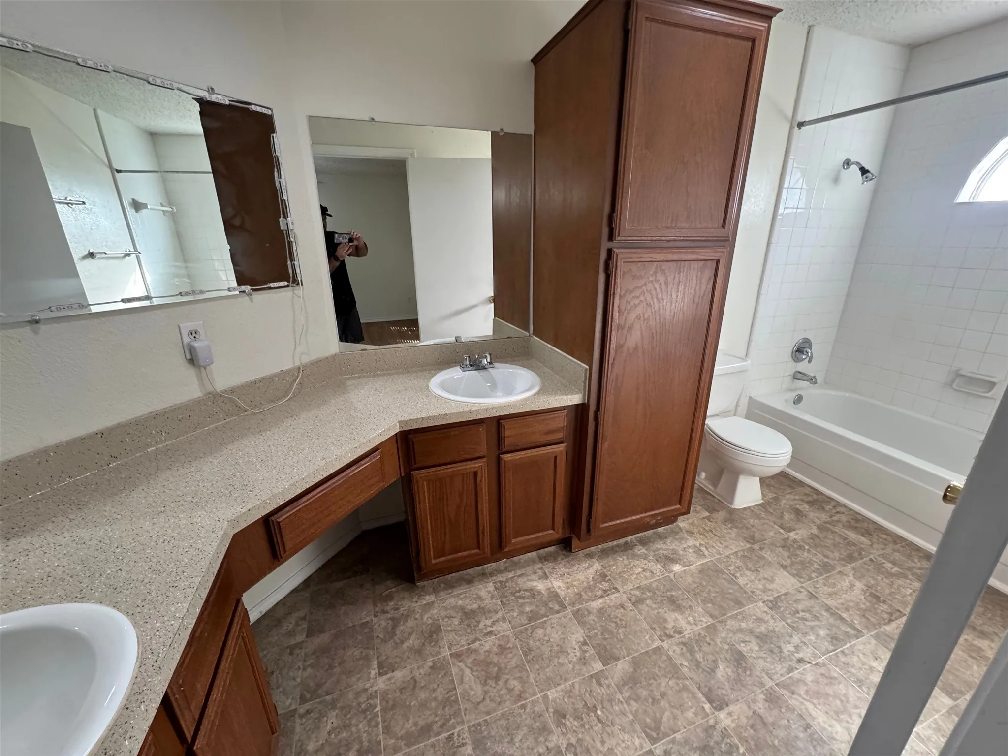 Townhouse For Rent in Dallas County , 702 Bel Aire, Irving, Texas 75061, 2 Bedroom, 3 Bathroom, 2 Garage spaces, 1,544 Sqft, built in 1985, mls#21390271, Real Estate Agent in Irving, Homes For Rent in Dallas county, Homes For Rent in Irving, Realtor in Irving Texas, Real Estate Brokerage Independent Realty Texas, Luminita Cordes Realtor