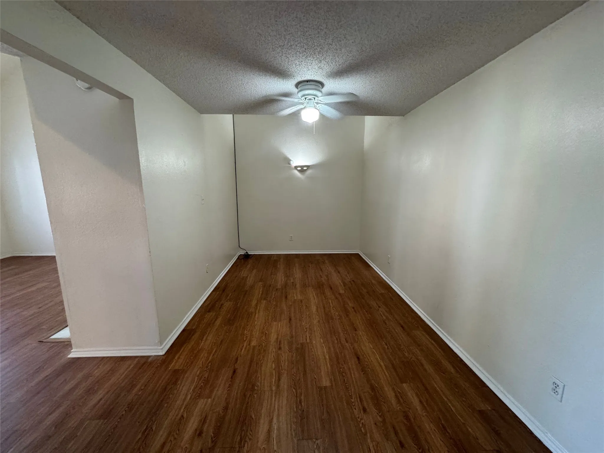Townhouse For Rent in Dallas County , 702 Bel Aire, Irving, Texas 75061, 2 Bedroom, 3 Bathroom, 2 Garage spaces, 1,544 Sqft, built in 1985, mls#21390271, Real Estate Agent in Irving, Homes For Rent in Dallas county, Homes For Rent in Irving, Realtor in Irving Texas, Real Estate Brokerage Independent Realty Texas, Luminita Cordes Realtor