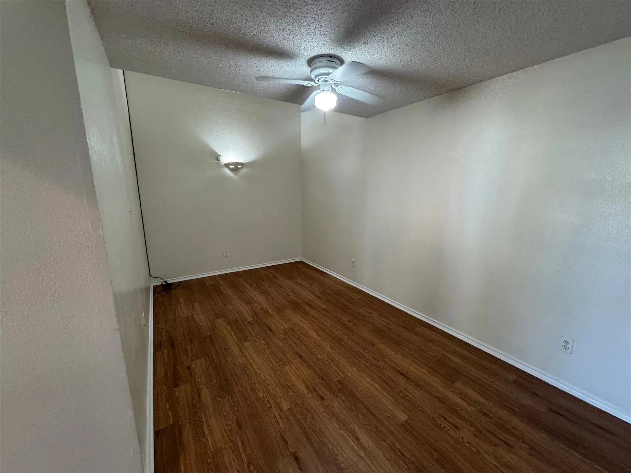 Townhouse For Rent in Dallas County , 702 Bel Aire, Irving, Texas 75061, 2 Bedroom, 3 Bathroom, 2 Garage spaces, 1,544 Sqft, built in 1985, mls#21390271, Real Estate Agent in Irving, Homes For Rent in Dallas county, Homes For Rent in Irving, Realtor in Irving Texas, Real Estate Brokerage Independent Realty Texas, Luminita Cordes Realtor