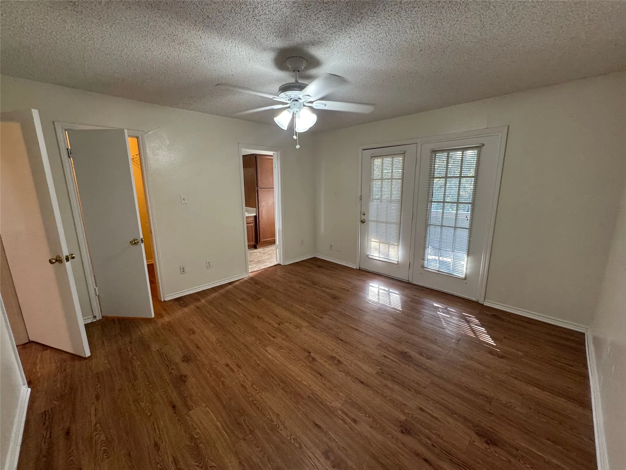 Townhouse For Rent in Dallas County , 702 Bel Aire, Irving, Texas 75061, 2 Bedroom, 3 Bathroom, 2 Garage spaces, 1,544 Sqft, built in 1985, mls#21390271, Real Estate Agent in Irving, Homes For Rent in Dallas county, Homes For Rent in Irving, Realtor in Irving Texas, Real Estate Brokerage Independent Realty Texas, Luminita Cordes Realtor