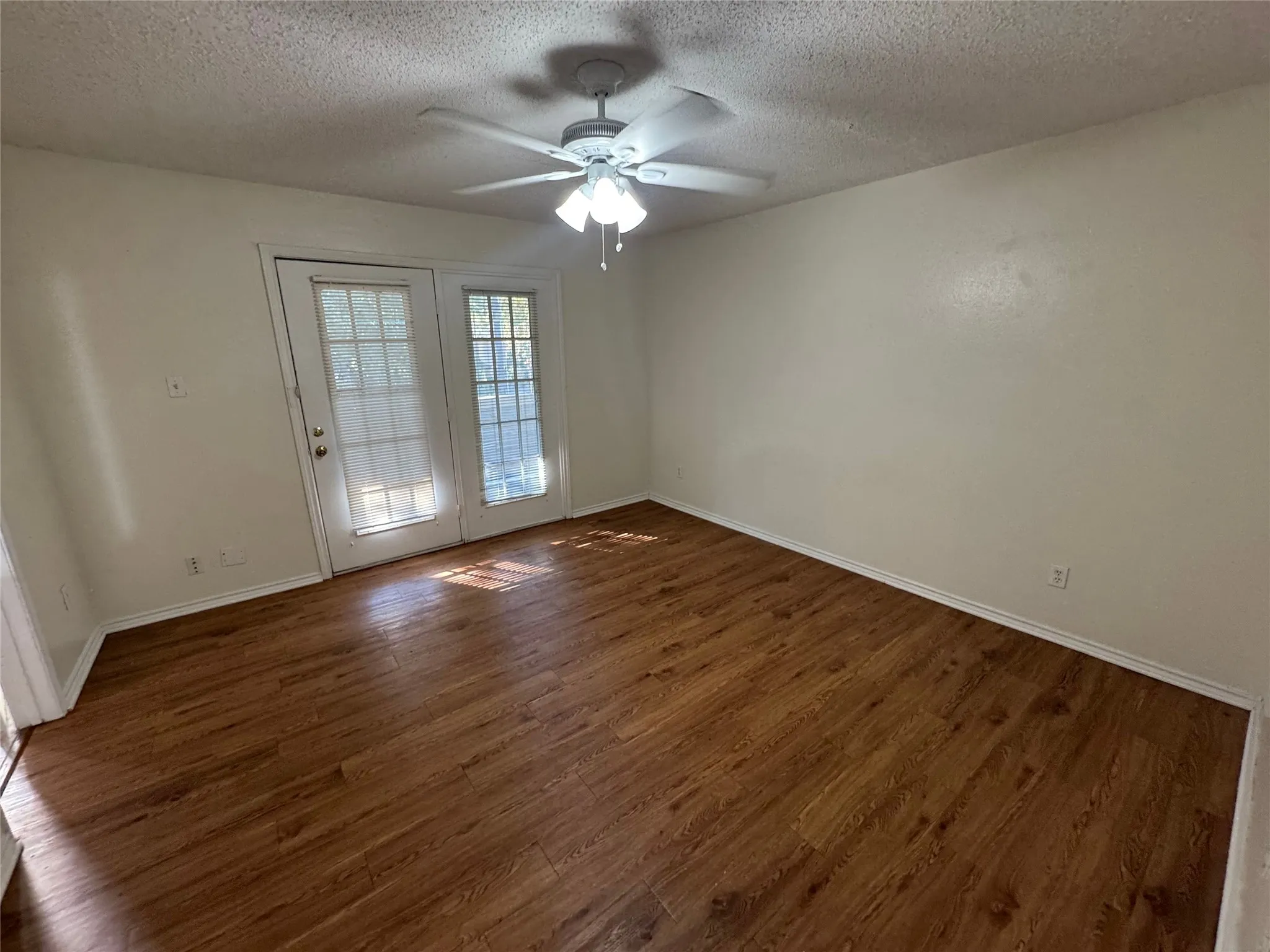 Townhouse For Rent in Dallas County , 702 Bel Aire, Irving, Texas 75061, 2 Bedroom, 3 Bathroom, 2 Garage spaces, 1,544 Sqft, built in 1985, mls#21390271, Real Estate Agent in Irving, Homes For Rent in Dallas county, Homes For Rent in Irving, Realtor in Irving Texas, Real Estate Brokerage Independent Realty Texas, Luminita Cordes Realtor
