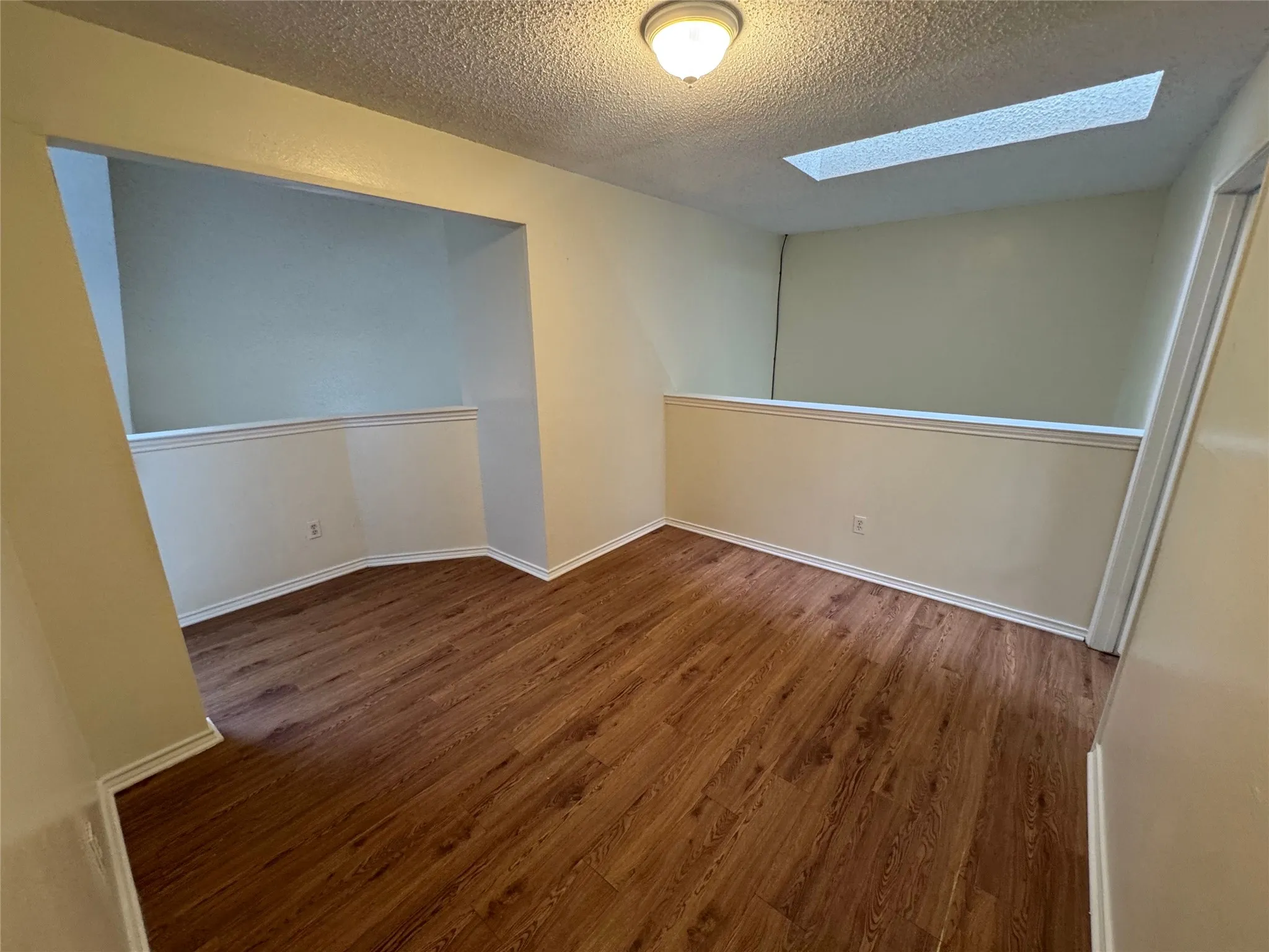 Townhouse For Rent in Dallas County , 702 Bel Aire, Irving, Texas 75061, 2 Bedroom, 3 Bathroom, 2 Garage spaces, 1,544 Sqft, built in 1985, mls#21390271, Real Estate Agent in Irving, Homes For Rent in Dallas county, Homes For Rent in Irving, Realtor in Irving Texas, Real Estate Brokerage Independent Realty Texas, Luminita Cordes Realtor