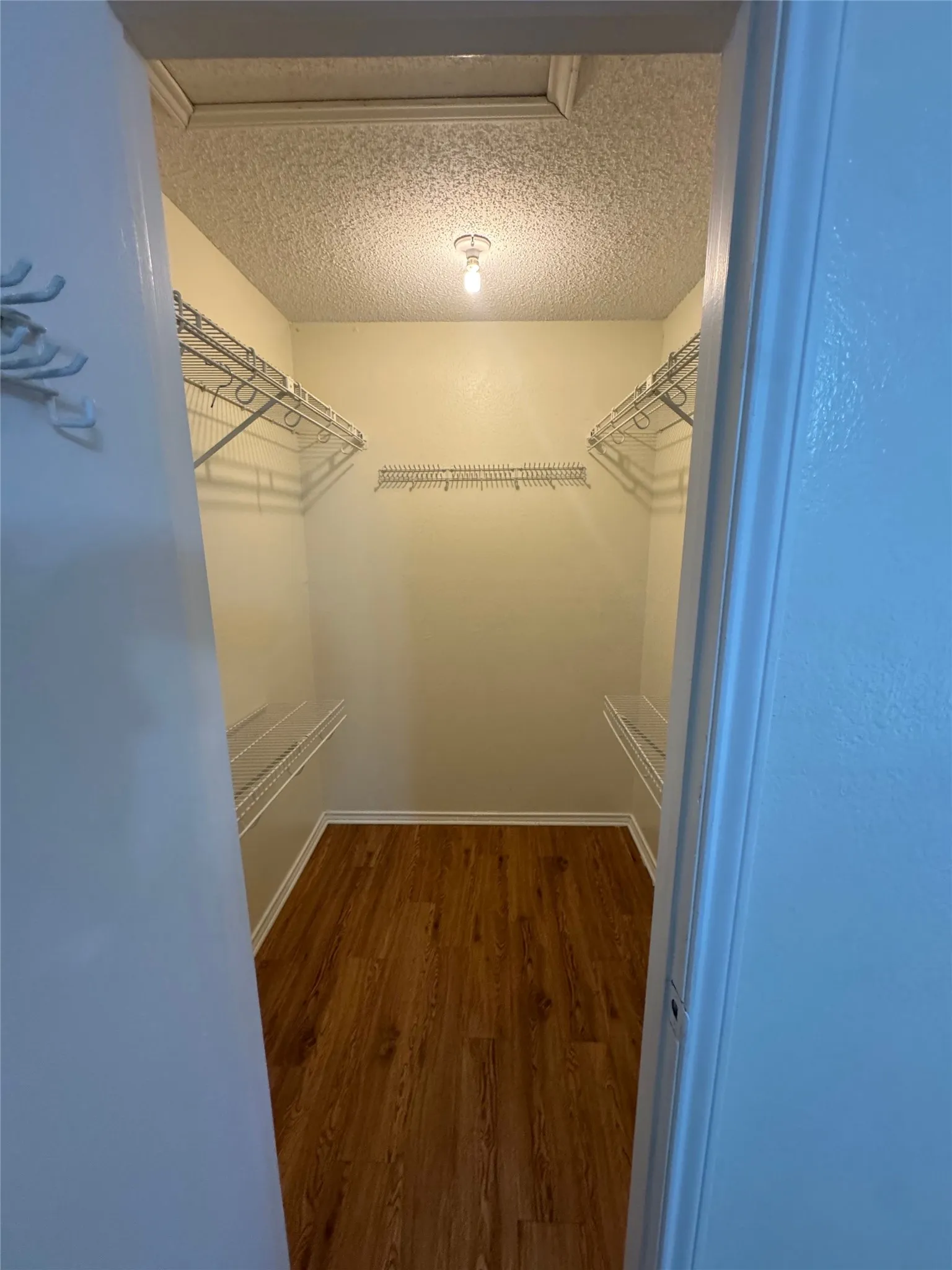 Townhouse For Rent in Dallas County , 702 Bel Aire, Irving, Texas 75061, 2 Bedroom, 3 Bathroom, 2 Garage spaces, 1,544 Sqft, built in 1985, mls#21390271, Real Estate Agent in Irving, Homes For Rent in Dallas county, Homes For Rent in Irving, Realtor in Irving Texas, Real Estate Brokerage Independent Realty Texas, Luminita Cordes Realtor