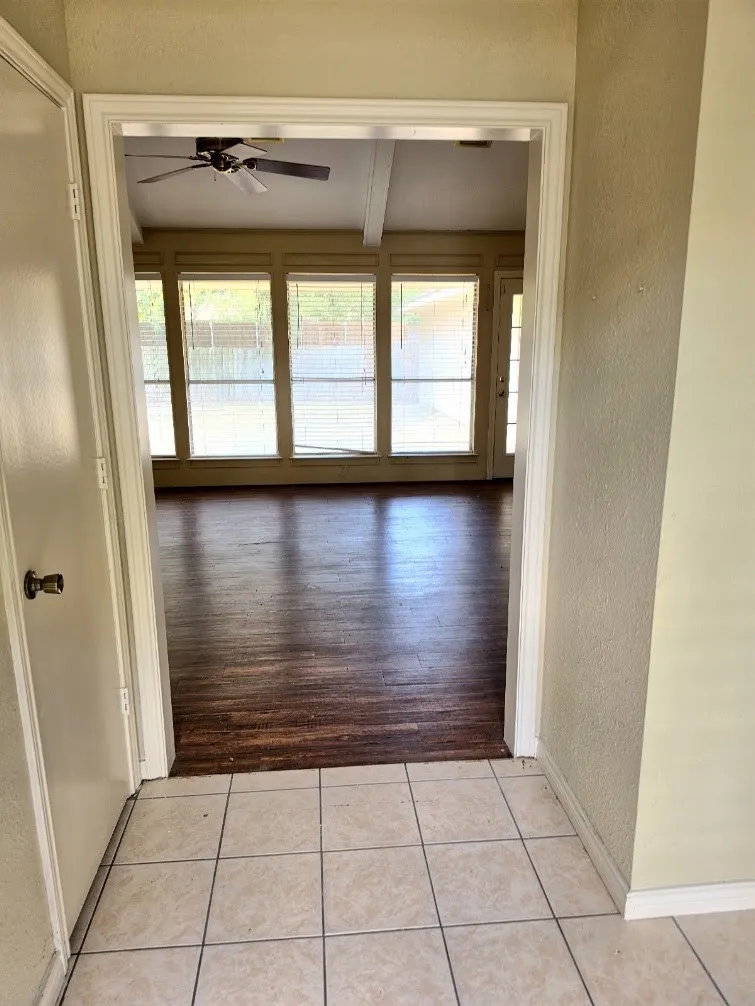 Single Family Residence For Sale in Collin County , 2308 Cliffside Drive, Plano, Texas 75023, 4 Bedroom, 3 Bathroom, 2 Garage spaces, 2,376 Sqft, built in 1979, mls#21390272, Real Estate Agent in Plano, Homes For Sale in Collin county, Homes For Sale in Plano, Realtor in Plano Texas, Real Estate Brokerage Independent Realty Texas, Luminita Cordes Realtor
