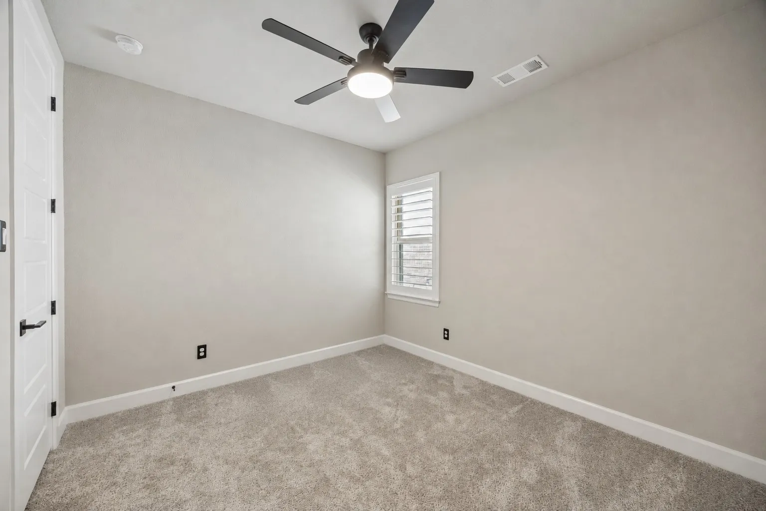 Single Family Residence For Sale in Denton County , 360 Foxthorne Way, Little Elm, Texas 75068, 3 Bedroom, 2 Bathroom, 2 Garage spaces, 2,200 Sqft, built in 2022, mls#21380638, Real Estate Agent in Little Elm, Homes For Sale in Denton county, Homes For Sale in Little Elm, Realtor in Little Elm Texas, Real Estate Brokerage Independent Realty Texas, Luminita Cordes Realtor