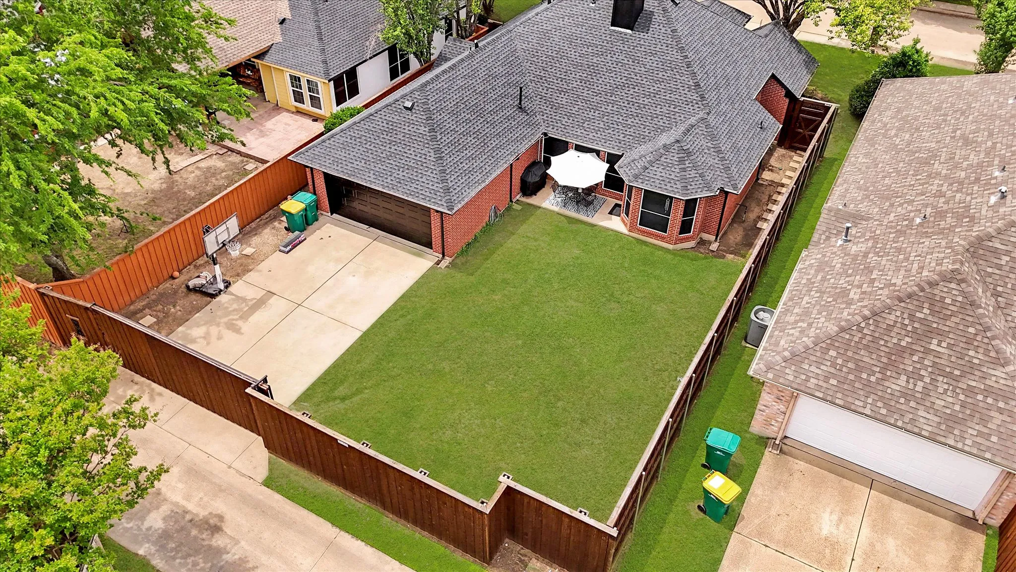 Single Family Residence For Sale in Dallas County , 1040 Essex Drive, Cedar Hill, Texas 75104, 4 Bedroom, 2 Bathroom, 2 Garage spaces, 2,001 Sqft, built in 1994, mls#21390280, Real Estate Agent in Cedar Hill, Homes For Sale in Dallas county, Homes For Sale in Cedar Hill, Realtor in Cedar Hill Texas, Real Estate Brokerage Independent Realty Texas, Luminita Cordes Realtor