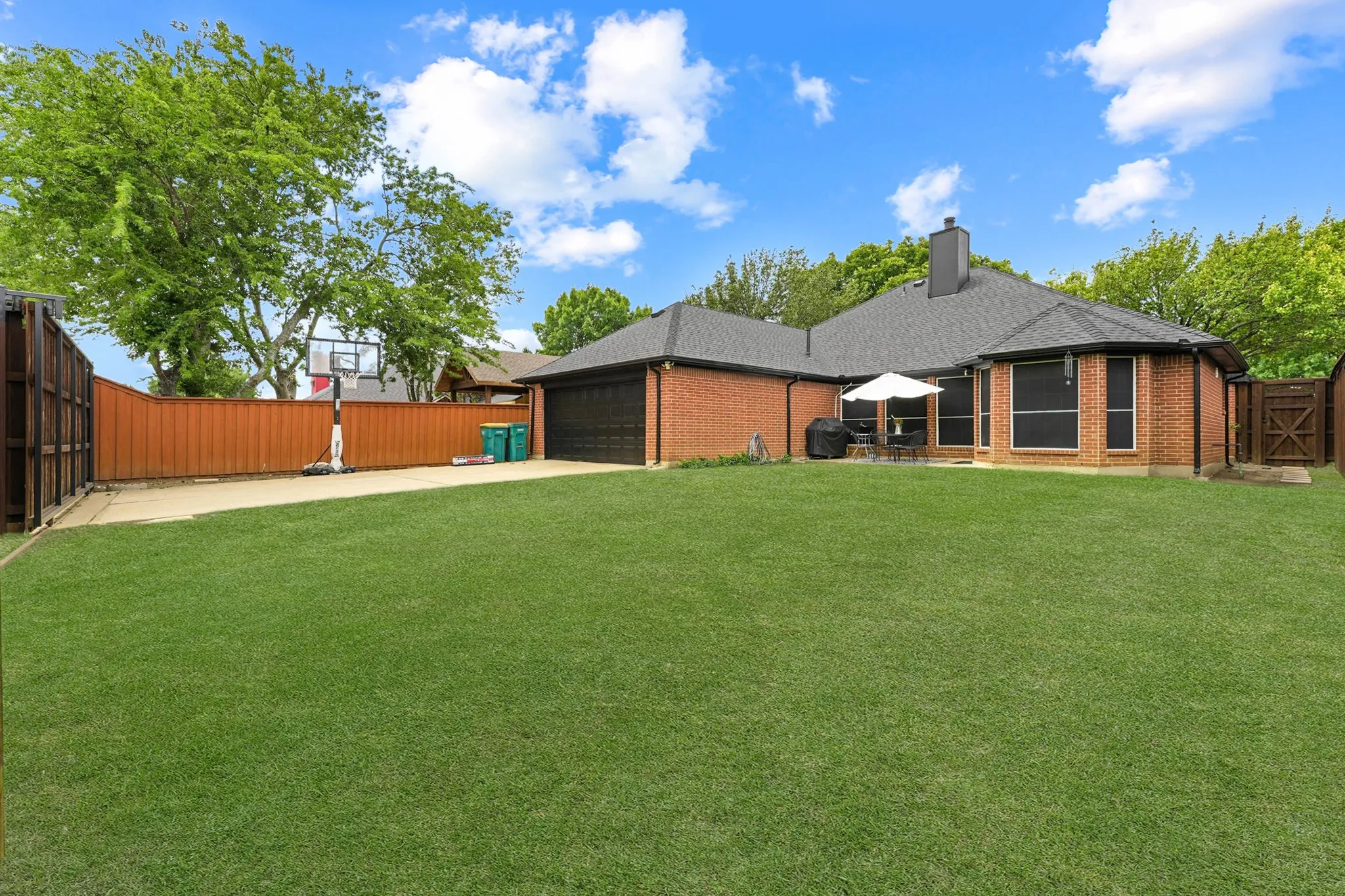 Single Family Residence For Sale in Dallas County , 1040 Essex Drive, Cedar Hill, Texas 75104, 4 Bedroom, 2 Bathroom, 2 Garage spaces, 2,001 Sqft, built in 1994, mls#21390280, Real Estate Agent in Cedar Hill, Homes For Sale in Dallas county, Homes For Sale in Cedar Hill, Realtor in Cedar Hill Texas, Real Estate Brokerage Independent Realty Texas, Luminita Cordes Realtor