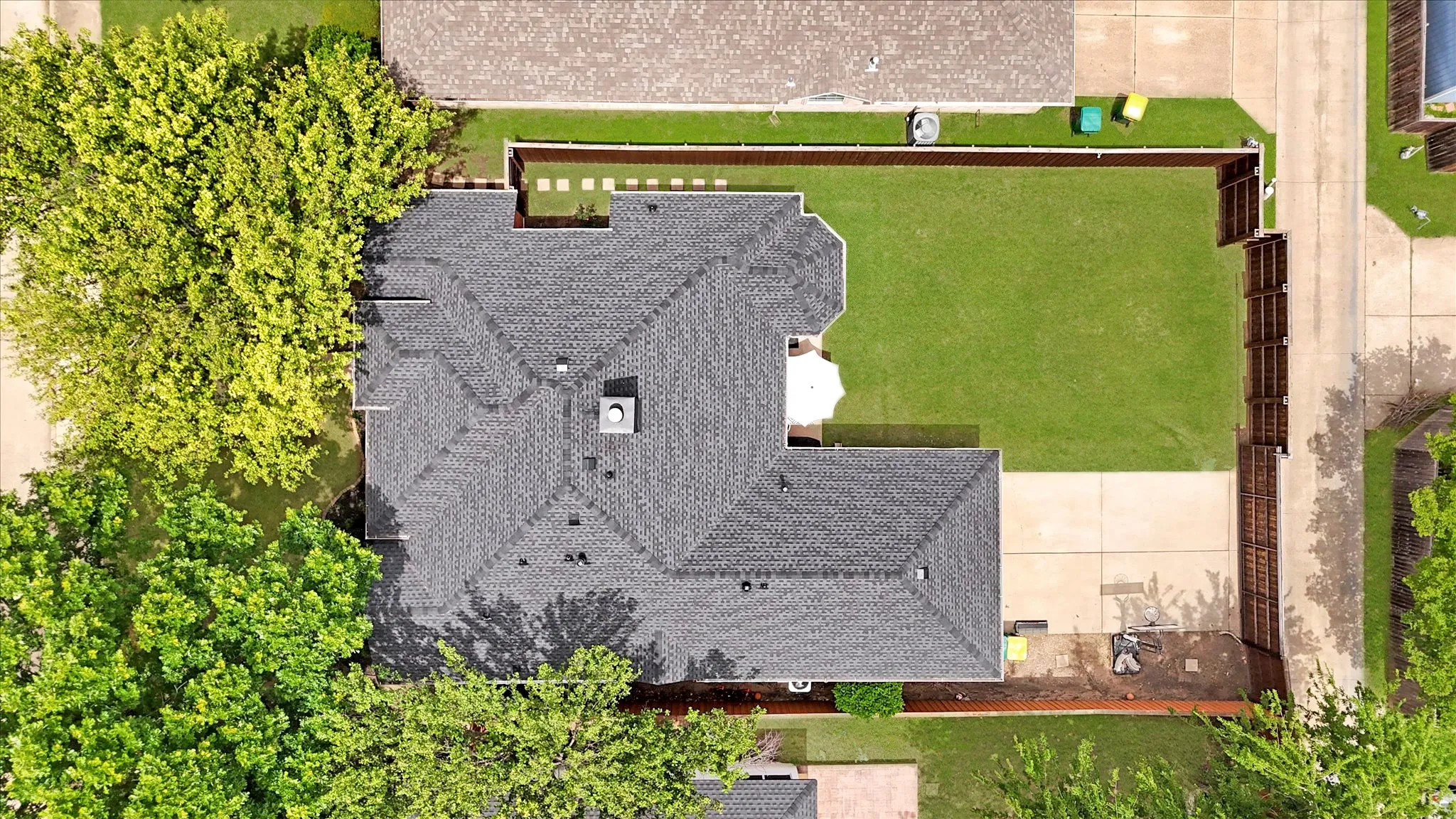 Single Family Residence For Sale in Dallas County , 1040 Essex Drive, Cedar Hill, Texas 75104, 4 Bedroom, 2 Bathroom, 2 Garage spaces, 2,001 Sqft, built in 1994, mls#21390280, Real Estate Agent in Cedar Hill, Homes For Sale in Dallas county, Homes For Sale in Cedar Hill, Realtor in Cedar Hill Texas, Real Estate Brokerage Independent Realty Texas, Luminita Cordes Realtor