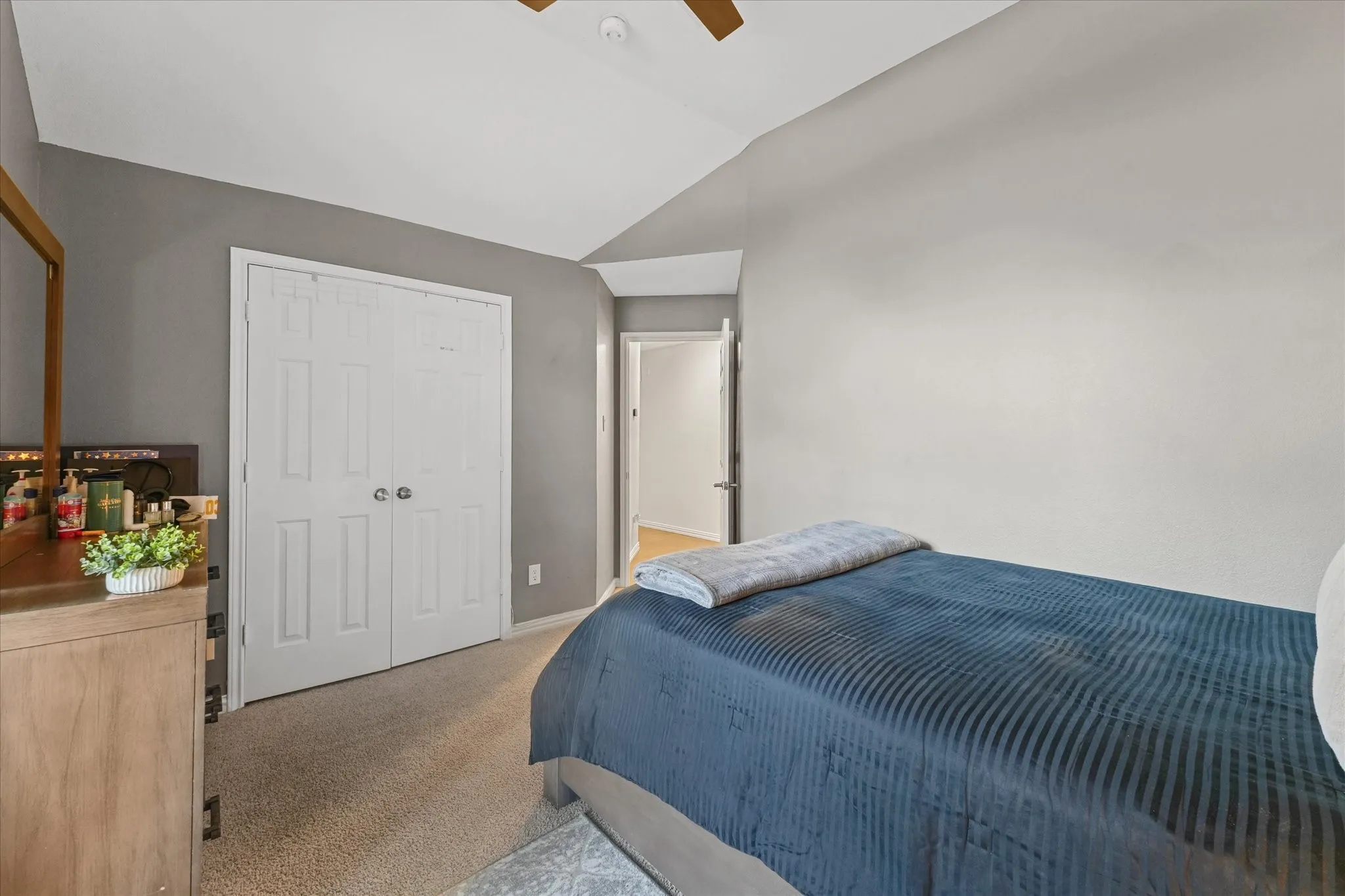 Single Family Residence For Sale in Dallas County , 1040 Essex Drive, Cedar Hill, Texas 75104, 4 Bedroom, 2 Bathroom, 2 Garage spaces, 2,001 Sqft, built in 1994, mls#21390280, Real Estate Agent in Cedar Hill, Homes For Sale in Dallas county, Homes For Sale in Cedar Hill, Realtor in Cedar Hill Texas, Real Estate Brokerage Independent Realty Texas, Luminita Cordes Realtor