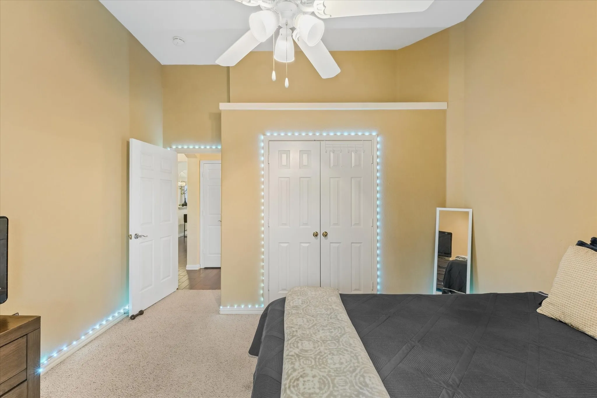 Single Family Residence For Sale in Dallas County , 1040 Essex Drive, Cedar Hill, Texas 75104, 4 Bedroom, 2 Bathroom, 2 Garage spaces, 2,001 Sqft, built in 1994, mls#21390280, Real Estate Agent in Cedar Hill, Homes For Sale in Dallas county, Homes For Sale in Cedar Hill, Realtor in Cedar Hill Texas, Real Estate Brokerage Independent Realty Texas, Luminita Cordes Realtor