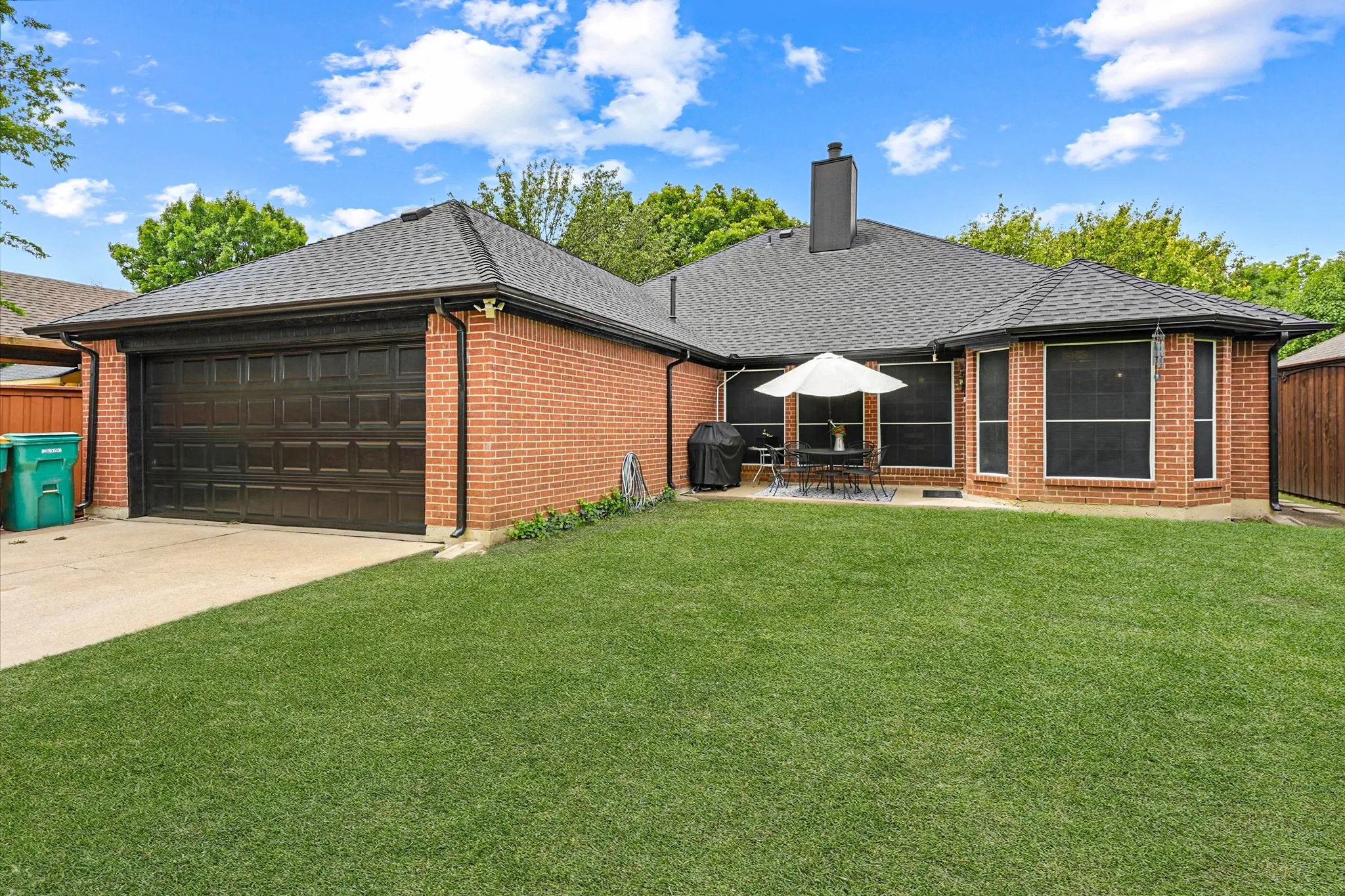 Single Family Residence For Sale in Dallas County , 1040 Essex Drive, Cedar Hill, Texas 75104, 4 Bedroom, 2 Bathroom, 2 Garage spaces, 2,001 Sqft, built in 1994, mls#21390280, Real Estate Agent in Cedar Hill, Homes For Sale in Dallas county, Homes For Sale in Cedar Hill, Realtor in Cedar Hill Texas, Real Estate Brokerage Independent Realty Texas, Luminita Cordes Realtor
