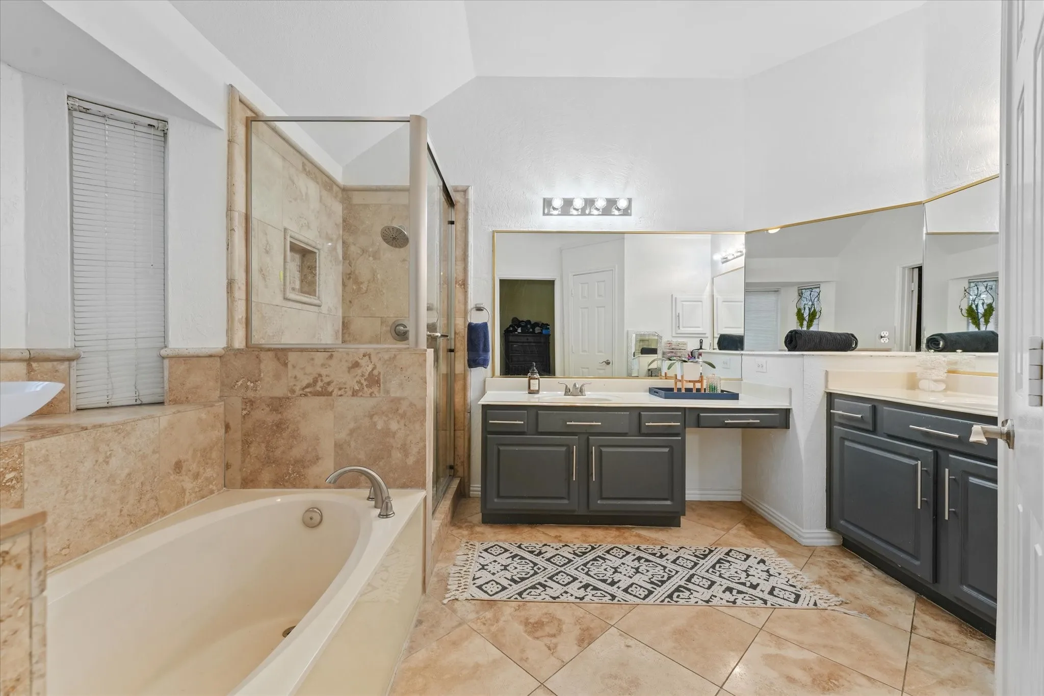 Single Family Residence For Sale in Dallas County , 1040 Essex Drive, Cedar Hill, Texas 75104, 4 Bedroom, 2 Bathroom, 2 Garage spaces, 2,001 Sqft, built in 1994, mls#21390280, Real Estate Agent in Cedar Hill, Homes For Sale in Dallas county, Homes For Sale in Cedar Hill, Realtor in Cedar Hill Texas, Real Estate Brokerage Independent Realty Texas, Luminita Cordes Realtor