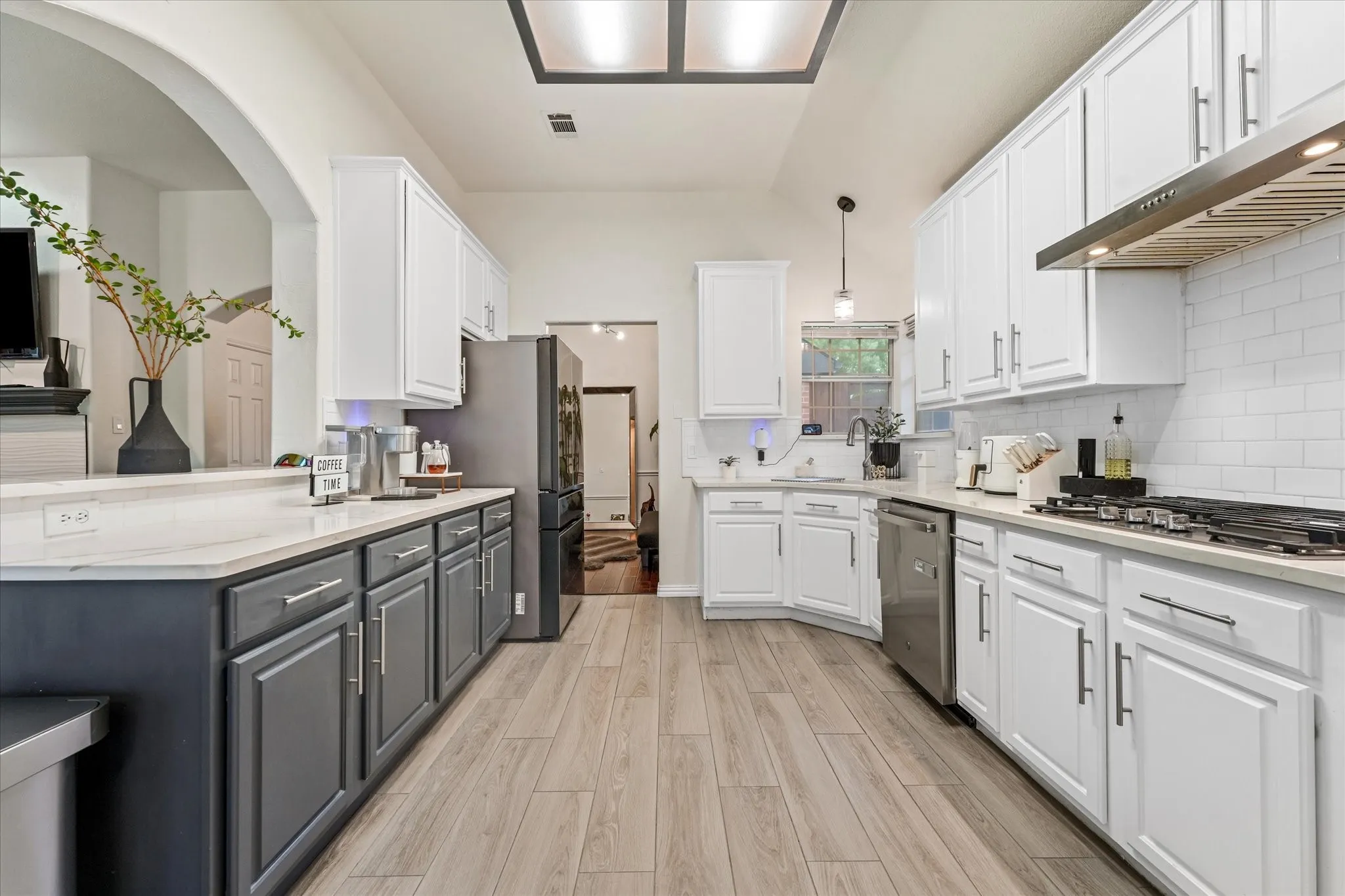 Single Family Residence For Sale in Dallas County , 1040 Essex Drive, Cedar Hill, Texas 75104, 4 Bedroom, 2 Bathroom, 2 Garage spaces, 2,001 Sqft, built in 1994, mls#21390280, Real Estate Agent in Cedar Hill, Homes For Sale in Dallas county, Homes For Sale in Cedar Hill, Realtor in Cedar Hill Texas, Real Estate Brokerage Independent Realty Texas, Luminita Cordes Realtor