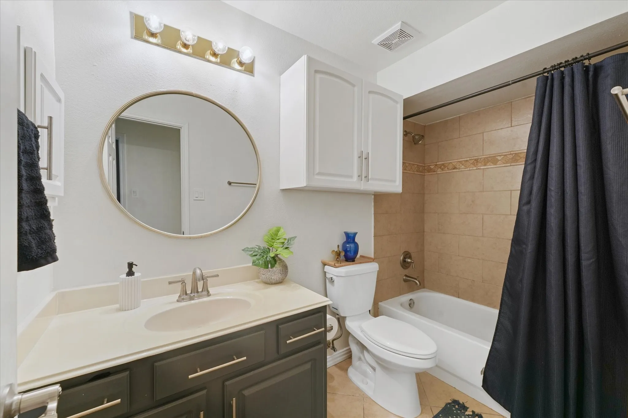 Single Family Residence For Sale in Dallas County , 1040 Essex Drive, Cedar Hill, Texas 75104, 4 Bedroom, 2 Bathroom, 2 Garage spaces, 2,001 Sqft, built in 1994, mls#21390280, Real Estate Agent in Cedar Hill, Homes For Sale in Dallas county, Homes For Sale in Cedar Hill, Realtor in Cedar Hill Texas, Real Estate Brokerage Independent Realty Texas, Luminita Cordes Realtor