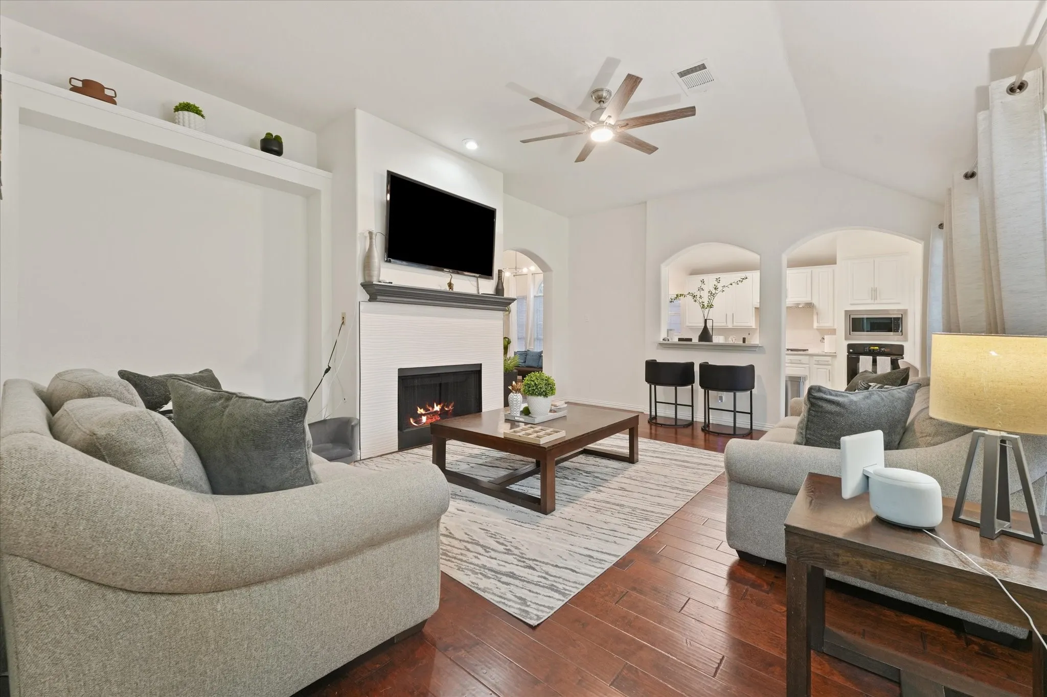 Single Family Residence For Sale in Dallas County , 1040 Essex Drive, Cedar Hill, Texas 75104, 4 Bedroom, 2 Bathroom, 2 Garage spaces, 2,001 Sqft, built in 1994, mls#21390280, Real Estate Agent in Cedar Hill, Homes For Sale in Dallas county, Homes For Sale in Cedar Hill, Realtor in Cedar Hill Texas, Real Estate Brokerage Independent Realty Texas, Luminita Cordes Realtor