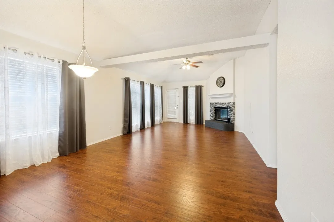 Single Family Residence For Rent in Tarrant County , 3625 Garden Springs Drive, Fort Worth, Texas 76123, 3 Bedroom, 2 Bathroom, 2 Garage spaces, 1,345 Sqft, built in 1994, mls#21386156, Real Estate Agent in Fort Worth, Homes For Rent in Tarrant county, Homes For Rent in Fort Worth, Realtor in Fort Worth Texas, Real Estate Brokerage Independent Realty Texas, Luminita Cordes Realtor