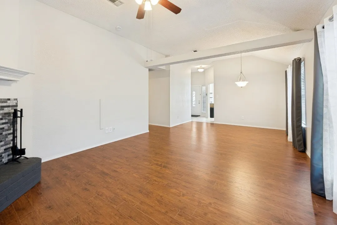 Single Family Residence For Rent in Tarrant County , 3625 Garden Springs Drive, Fort Worth, Texas 76123, 3 Bedroom, 2 Bathroom, 2 Garage spaces, 1,345 Sqft, built in 1994, mls#21386156, Real Estate Agent in Fort Worth, Homes For Rent in Tarrant county, Homes For Rent in Fort Worth, Realtor in Fort Worth Texas, Real Estate Brokerage Independent Realty Texas, Luminita Cordes Realtor