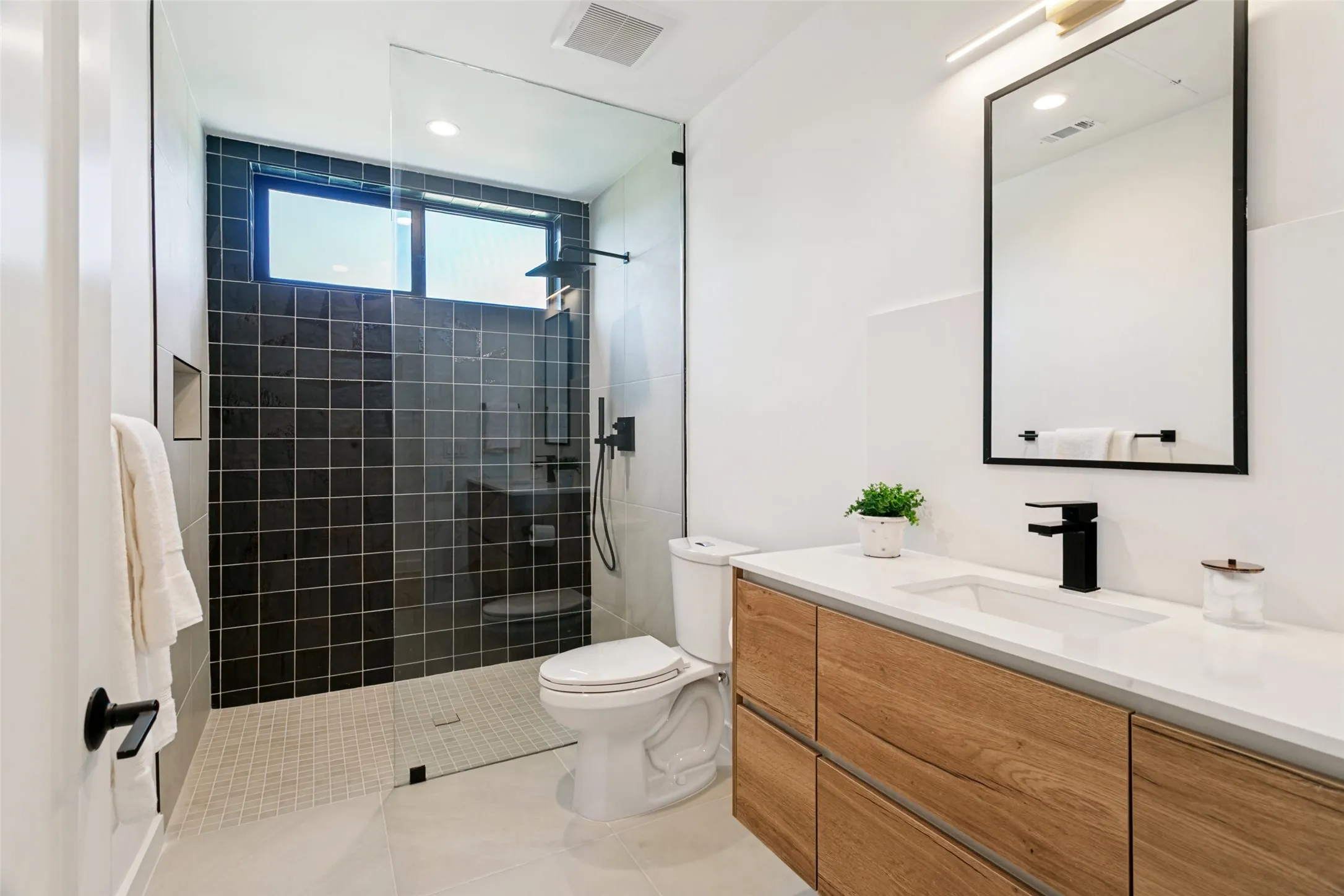 1st floor full bathroom
