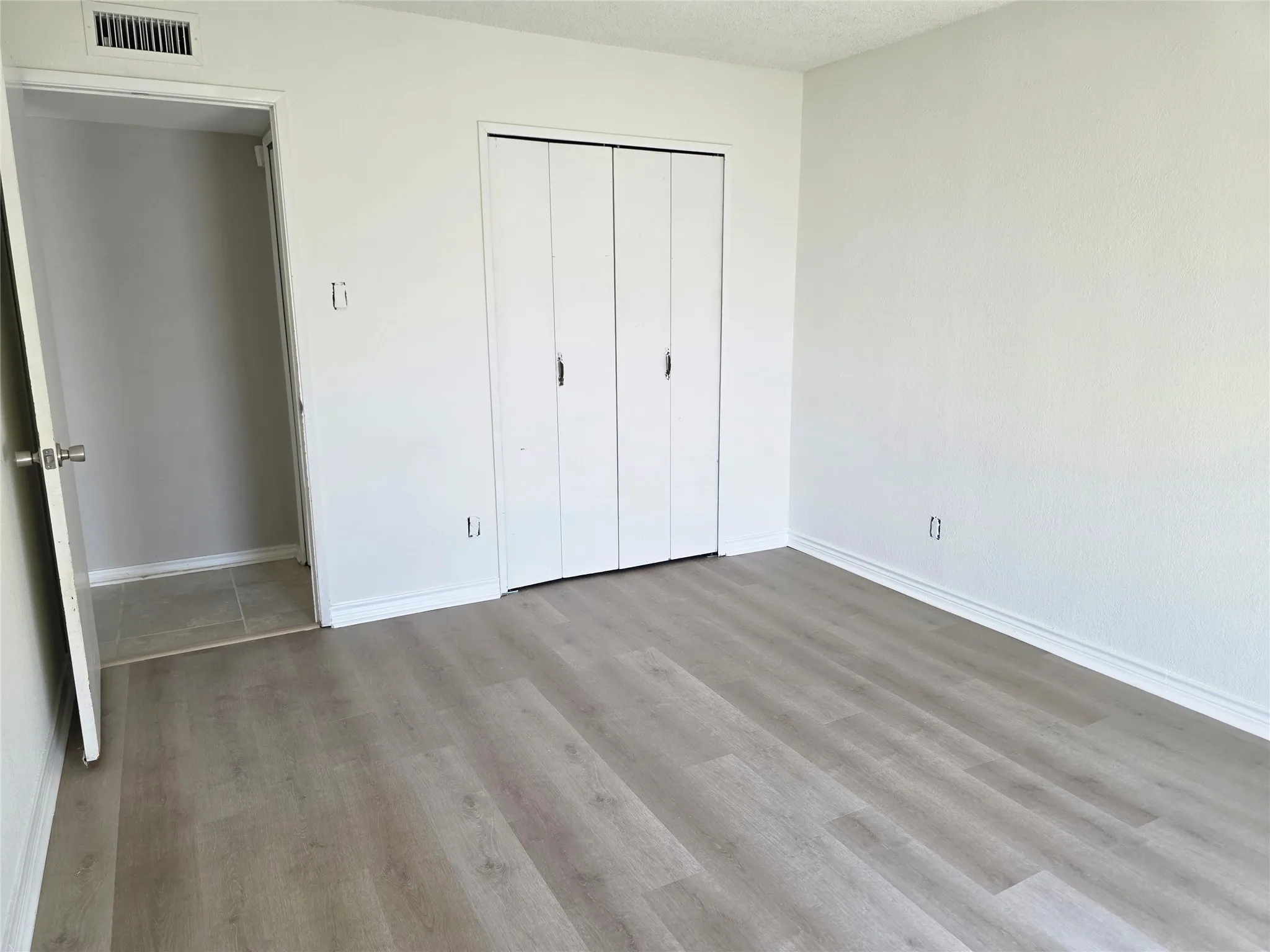 Single Family Residence For Rent in Denton County , 5148 Reed Drive, The Colony, Texas 75056, 4 Bedroom, 2 Bathroom, 2 Garage spaces, 1,881 Sqft, built in 1978, mls#21365083, Real Estate Agent in The Colony, Homes For Rent in Denton county, Homes For Rent in The Colony, Realtor in The Colony Texas, Real Estate Brokerage Independent Realty Texas, Luminita Cordes Realtor