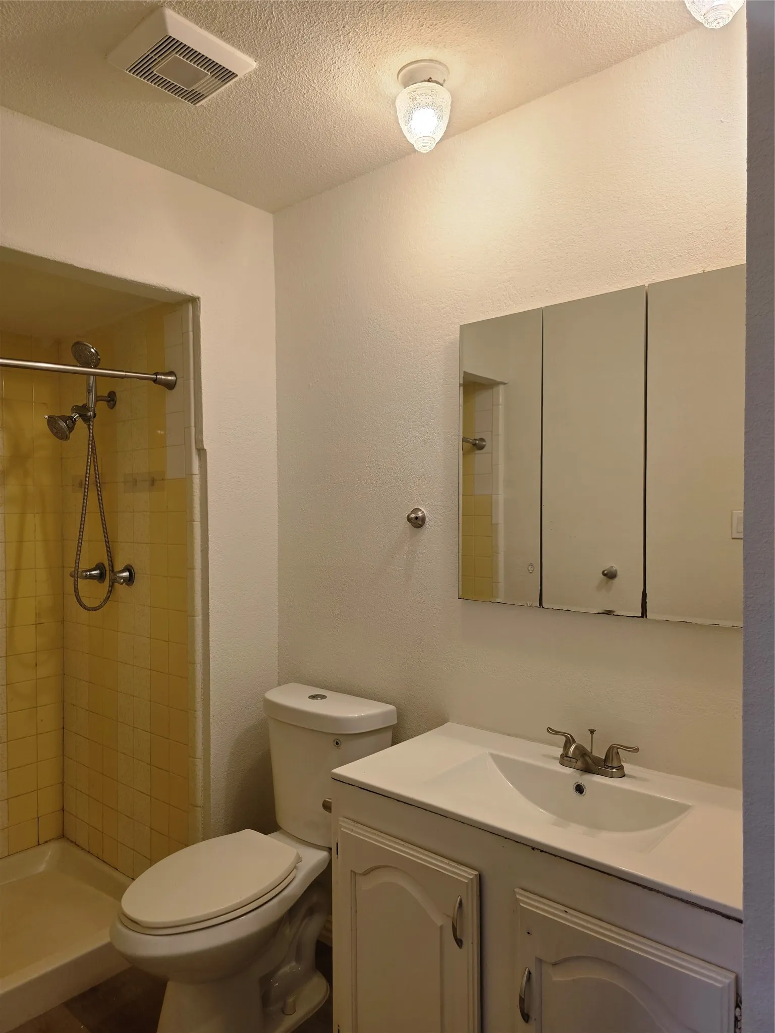 Single Family Residence For Rent in Denton County , 5148 Reed Drive, The Colony, Texas 75056, 4 Bedroom, 2 Bathroom, 2 Garage spaces, 1,881 Sqft, built in 1978, mls#21365083, Real Estate Agent in The Colony, Homes For Rent in Denton county, Homes For Rent in The Colony, Realtor in The Colony Texas, Real Estate Brokerage Independent Realty Texas, Luminita Cordes Realtor