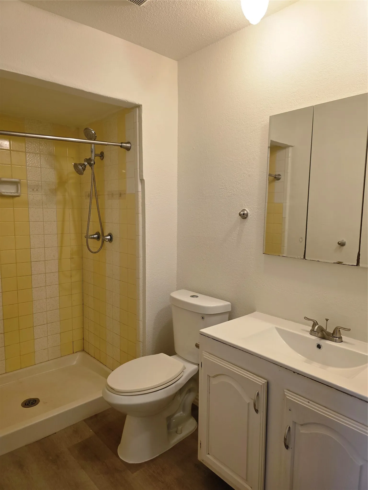Single Family Residence For Rent in Denton County , 5148 Reed Drive, The Colony, Texas 75056, 4 Bedroom, 2 Bathroom, 2 Garage spaces, 1,881 Sqft, built in 1978, mls#21365083, Real Estate Agent in The Colony, Homes For Rent in Denton county, Homes For Rent in The Colony, Realtor in The Colony Texas, Real Estate Brokerage Independent Realty Texas, Luminita Cordes Realtor