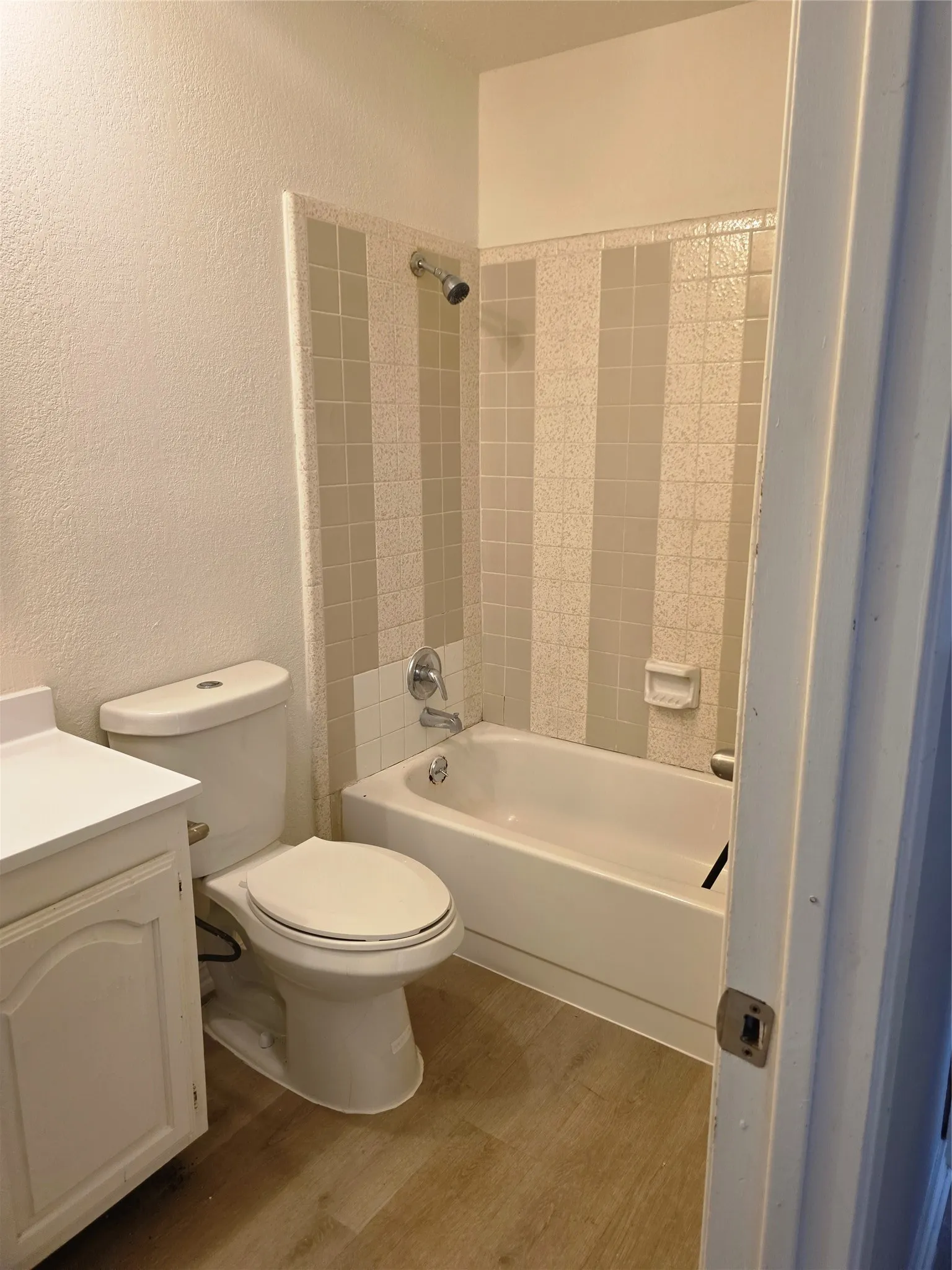 Single Family Residence For Rent in Denton County , 5148 Reed Drive, The Colony, Texas 75056, 4 Bedroom, 2 Bathroom, 2 Garage spaces, 1,881 Sqft, built in 1978, mls#21365083, Real Estate Agent in The Colony, Homes For Rent in Denton county, Homes For Rent in The Colony, Realtor in The Colony Texas, Real Estate Brokerage Independent Realty Texas, Luminita Cordes Realtor