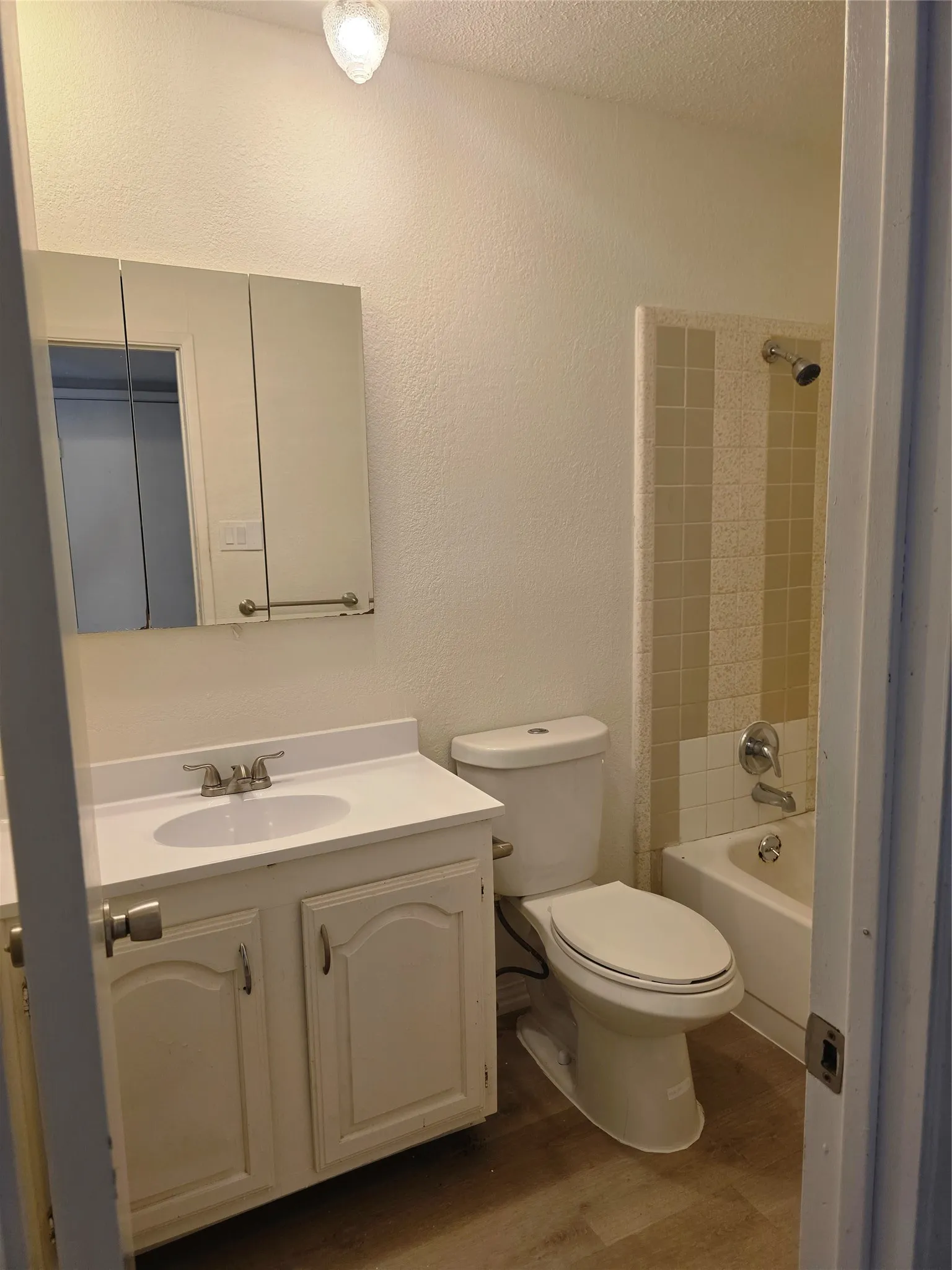 Single Family Residence For Rent in Denton County , 5148 Reed Drive, The Colony, Texas 75056, 4 Bedroom, 2 Bathroom, 2 Garage spaces, 1,881 Sqft, built in 1978, mls#21365083, Real Estate Agent in The Colony, Homes For Rent in Denton county, Homes For Rent in The Colony, Realtor in The Colony Texas, Real Estate Brokerage Independent Realty Texas, Luminita Cordes Realtor