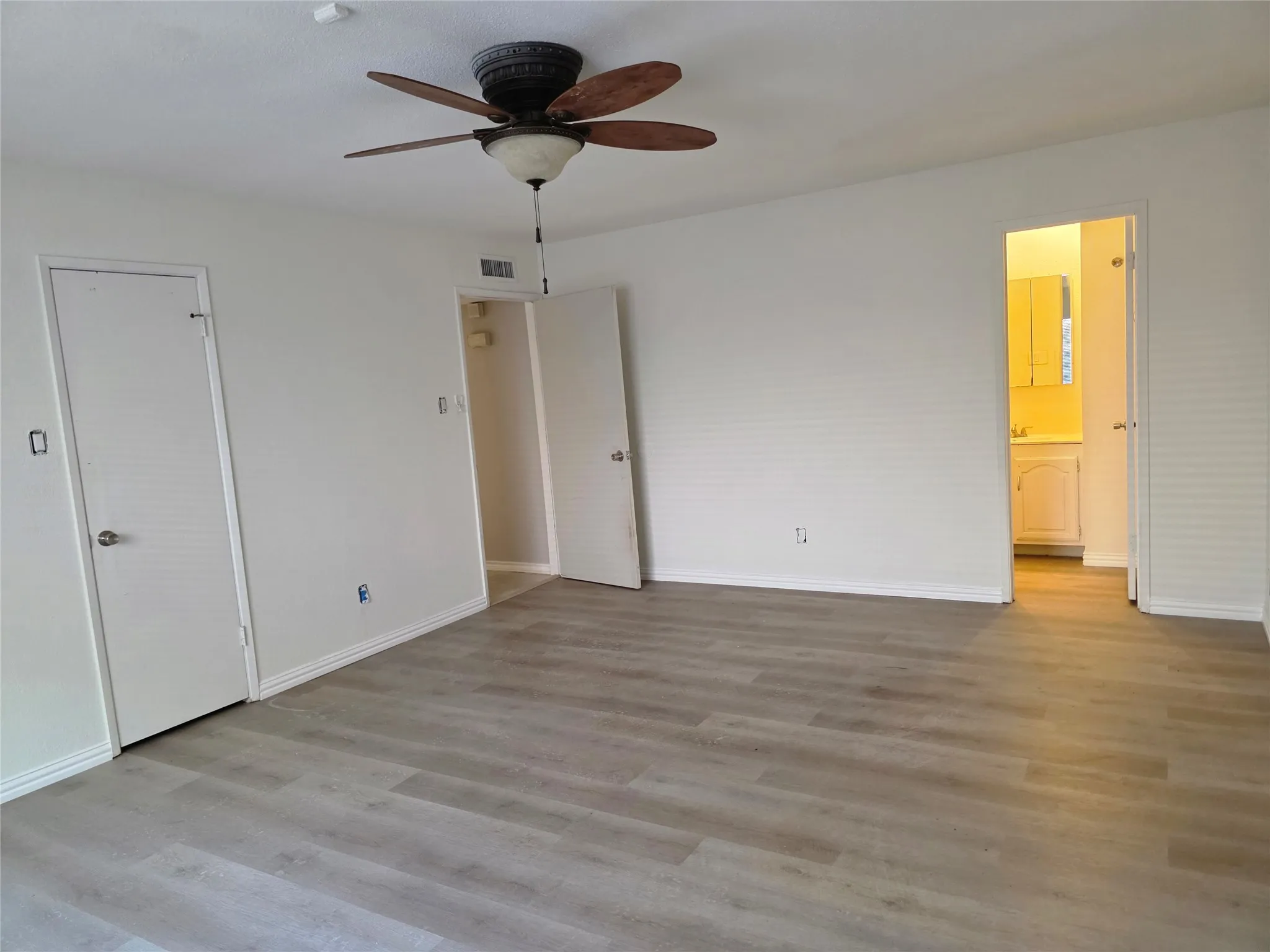 Single Family Residence For Rent in Denton County , 5148 Reed Drive, The Colony, Texas 75056, 4 Bedroom, 2 Bathroom, 2 Garage spaces, 1,881 Sqft, built in 1978, mls#21365083, Real Estate Agent in The Colony, Homes For Rent in Denton county, Homes For Rent in The Colony, Realtor in The Colony Texas, Real Estate Brokerage Independent Realty Texas, Luminita Cordes Realtor