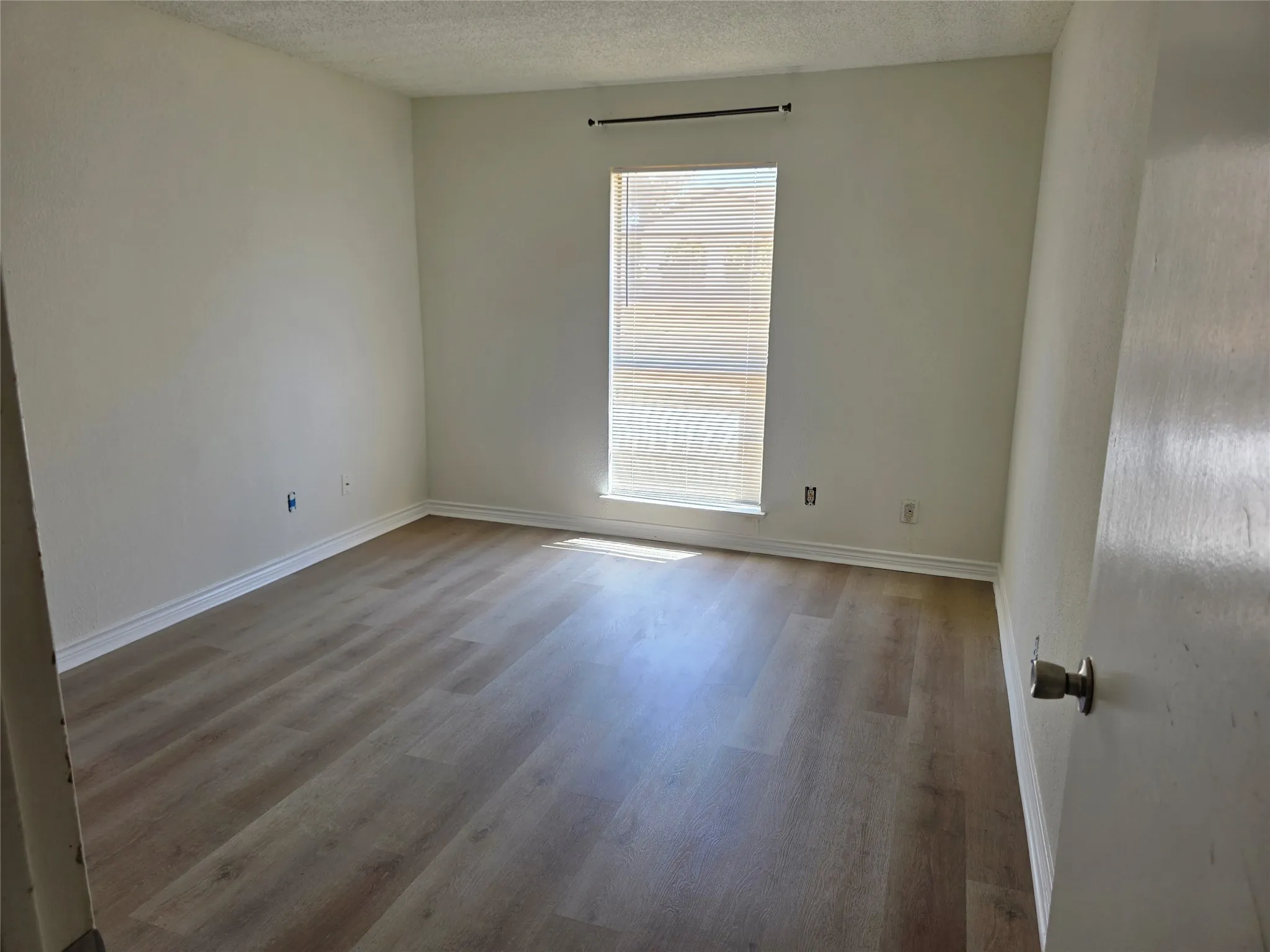Single Family Residence For Rent in Denton County , 5148 Reed Drive, The Colony, Texas 75056, 4 Bedroom, 2 Bathroom, 2 Garage spaces, 1,881 Sqft, built in 1978, mls#21365083, Real Estate Agent in The Colony, Homes For Rent in Denton county, Homes For Rent in The Colony, Realtor in The Colony Texas, Real Estate Brokerage Independent Realty Texas, Luminita Cordes Realtor