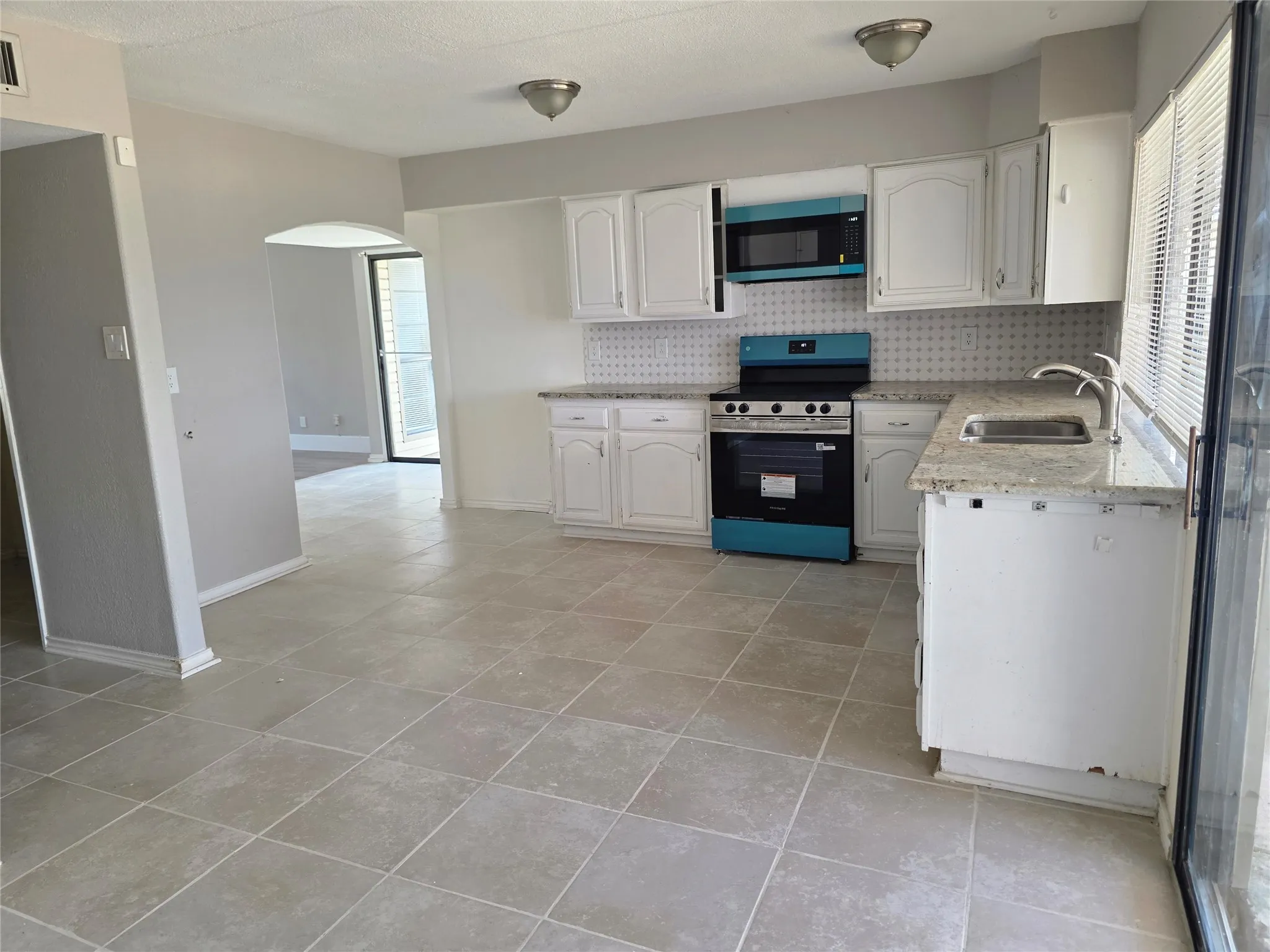 Single Family Residence For Rent in Denton County , 5148 Reed Drive, The Colony, Texas 75056, 4 Bedroom, 2 Bathroom, 2 Garage spaces, 1,881 Sqft, built in 1978, mls#21365083, Real Estate Agent in The Colony, Homes For Rent in Denton county, Homes For Rent in The Colony, Realtor in The Colony Texas, Real Estate Brokerage Independent Realty Texas, Luminita Cordes Realtor