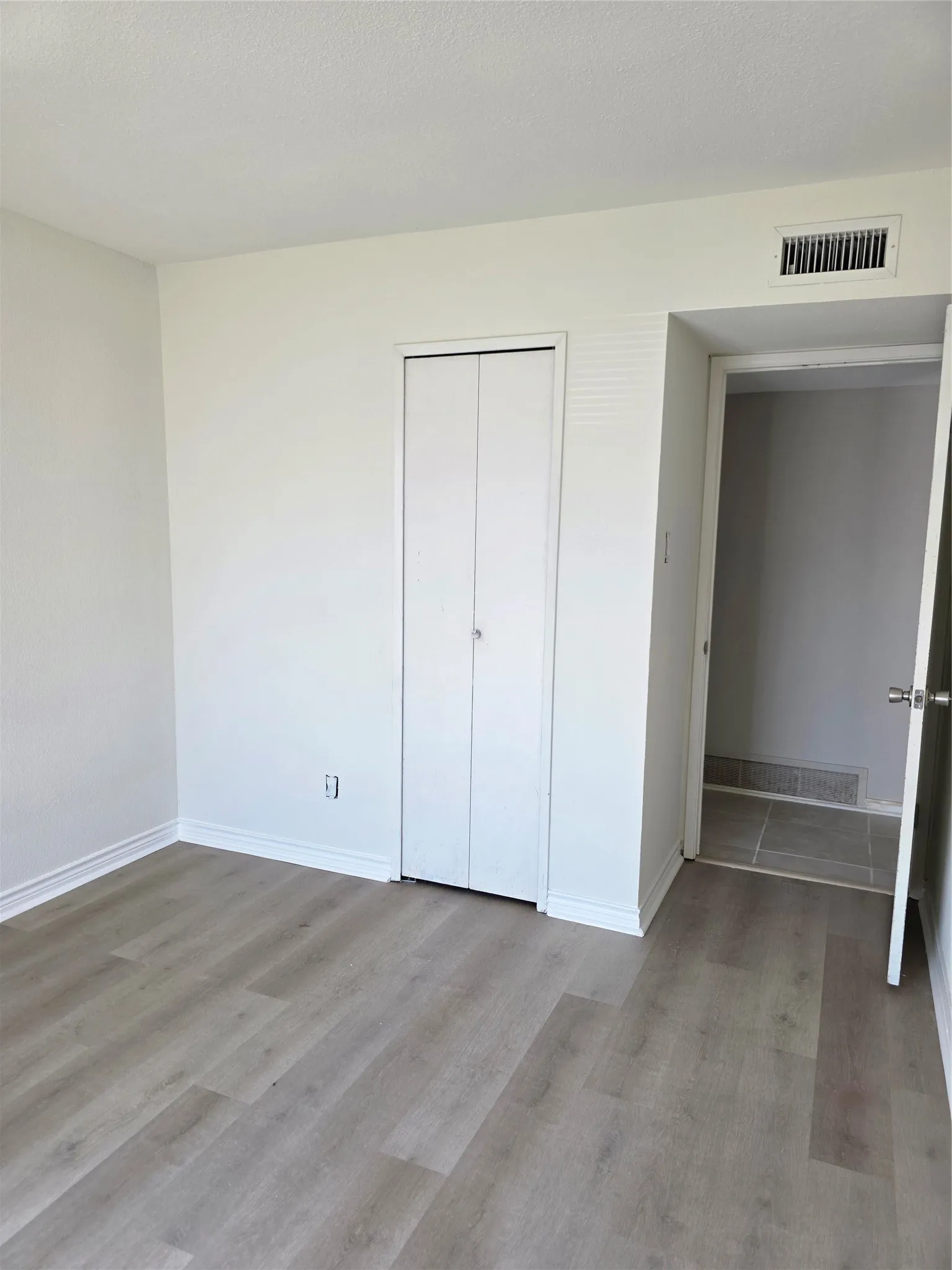 Single Family Residence For Rent in Denton County , 5148 Reed Drive, The Colony, Texas 75056, 4 Bedroom, 2 Bathroom, 2 Garage spaces, 1,881 Sqft, built in 1978, mls#21365083, Real Estate Agent in The Colony, Homes For Rent in Denton county, Homes For Rent in The Colony, Realtor in The Colony Texas, Real Estate Brokerage Independent Realty Texas, Luminita Cordes Realtor