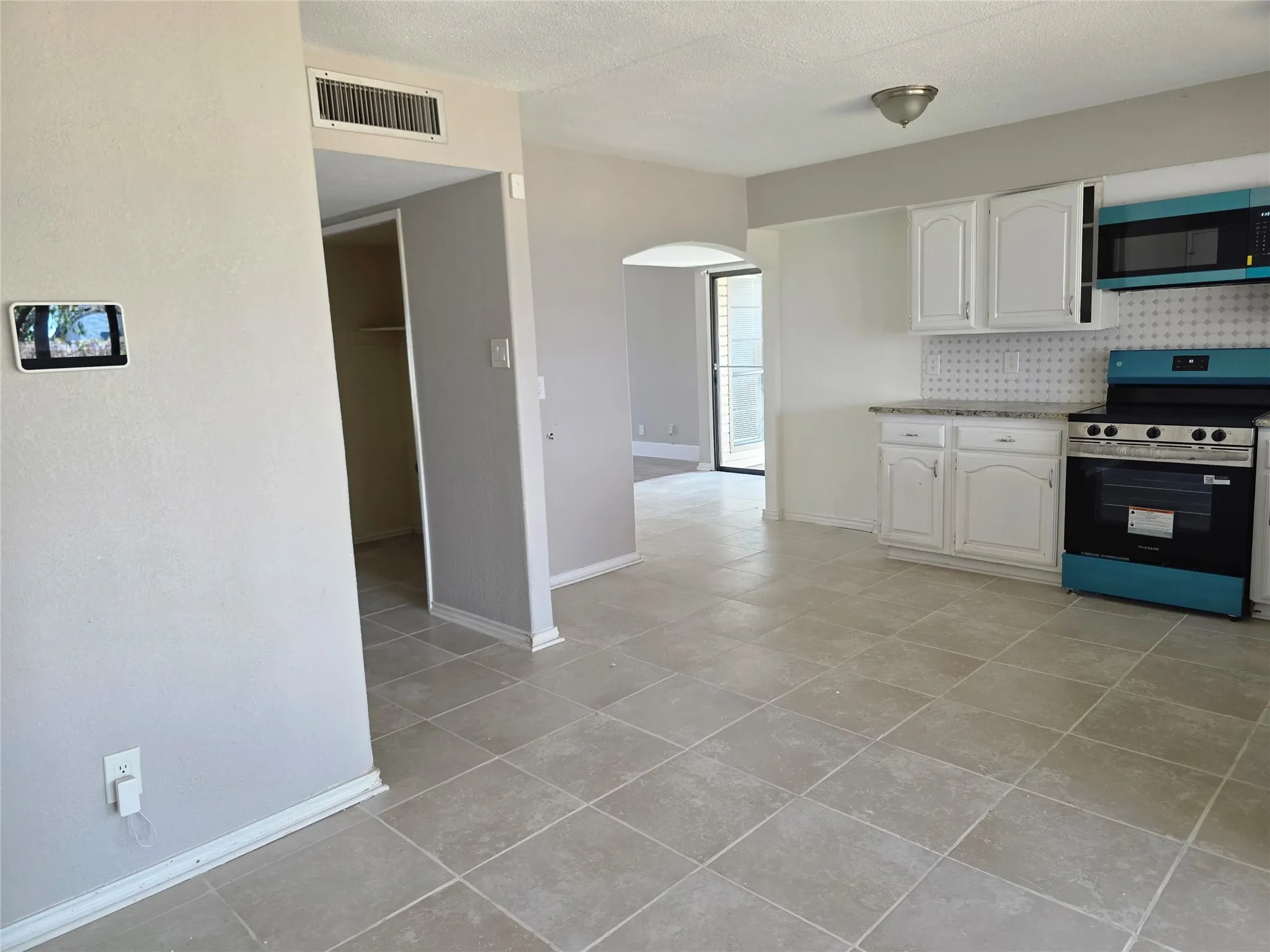 Single Family Residence For Rent in Denton County , 5148 Reed Drive, The Colony, Texas 75056, 4 Bedroom, 2 Bathroom, 2 Garage spaces, 1,881 Sqft, built in 1978, mls#21365083, Real Estate Agent in The Colony, Homes For Rent in Denton county, Homes For Rent in The Colony, Realtor in The Colony Texas, Real Estate Brokerage Independent Realty Texas, Luminita Cordes Realtor