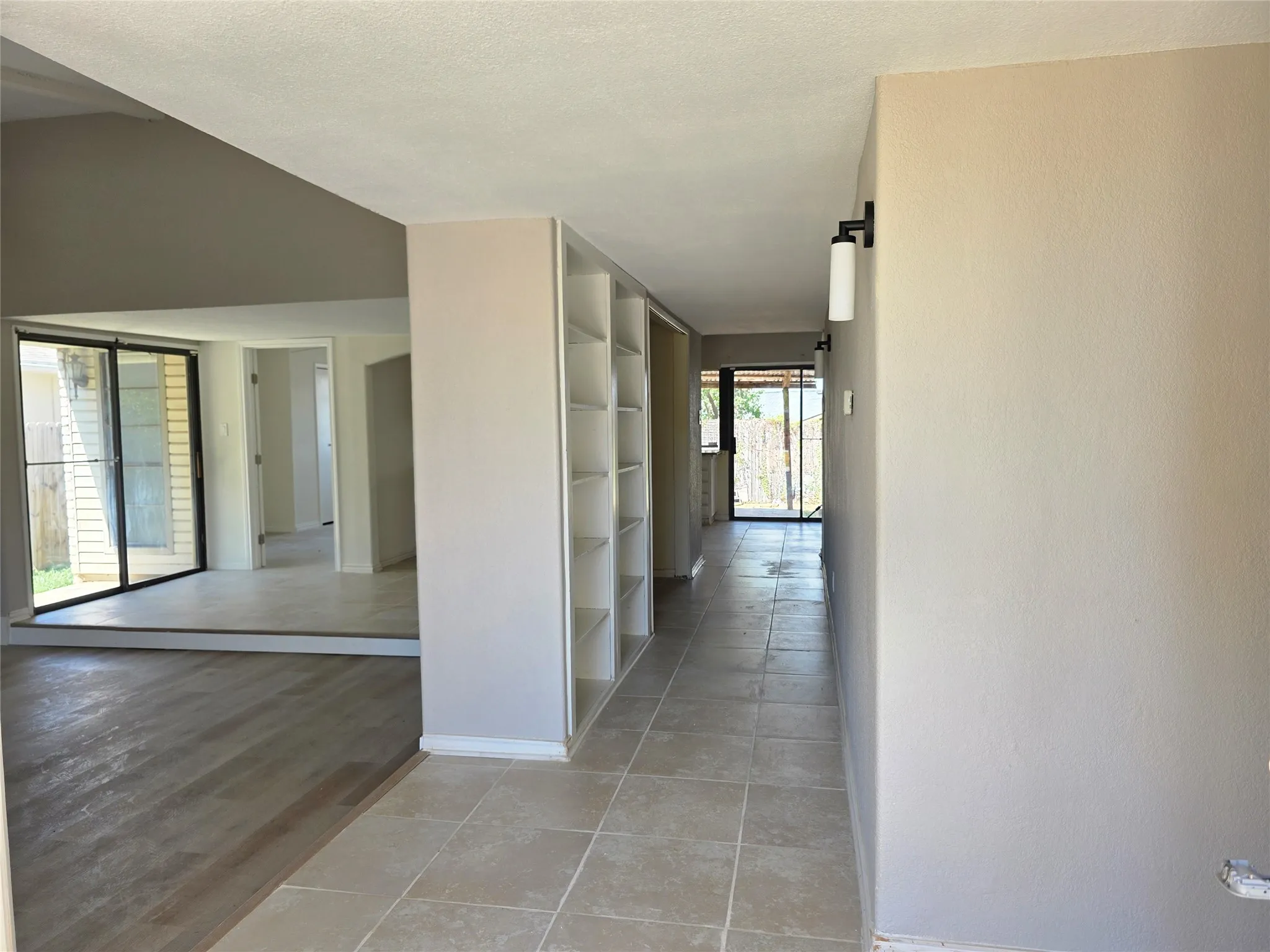 Single Family Residence For Rent in Denton County , 5148 Reed Drive, The Colony, Texas 75056, 4 Bedroom, 2 Bathroom, 2 Garage spaces, 1,881 Sqft, built in 1978, mls#21365083, Real Estate Agent in The Colony, Homes For Rent in Denton county, Homes For Rent in The Colony, Realtor in The Colony Texas, Real Estate Brokerage Independent Realty Texas, Luminita Cordes Realtor