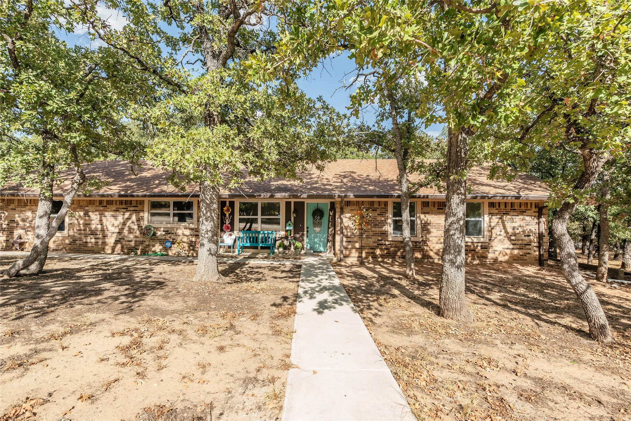 Single Family Residence For Sale in Montague County , 130 Acoma Drive, Nocona, Texas 76255, 3 Bedroom, 2 Bathroom, 2 Garage spaces, 1,819 Sqft, built in 1986, mls#21390258, Real Estate Agent in Nocona, Homes For Sale in Montague county, Homes For Sale in Nocona, Realtor in Nocona Texas, Real Estate Brokerage Independent Realty Texas, Luminita Cordes Realtor