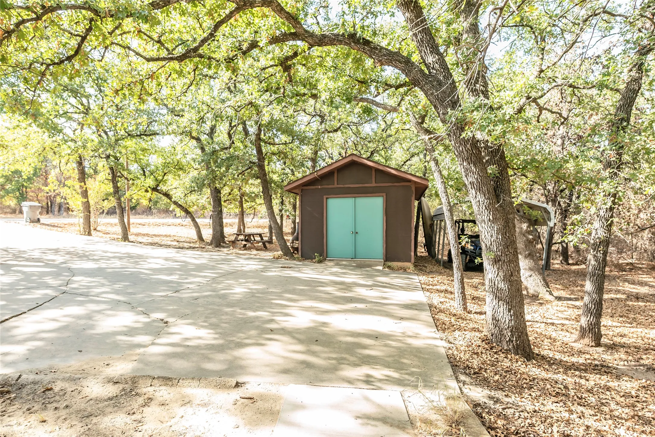 Single Family Residence For Sale in Montague County , 130 Acoma Drive, Nocona, Texas 76255, 3 Bedroom, 2 Bathroom, 2 Garage spaces, 1,819 Sqft, built in 1986, mls#21390258, Real Estate Agent in Nocona, Homes For Sale in Montague county, Homes For Sale in Nocona, Realtor in Nocona Texas, Real Estate Brokerage Independent Realty Texas, Luminita Cordes Realtor